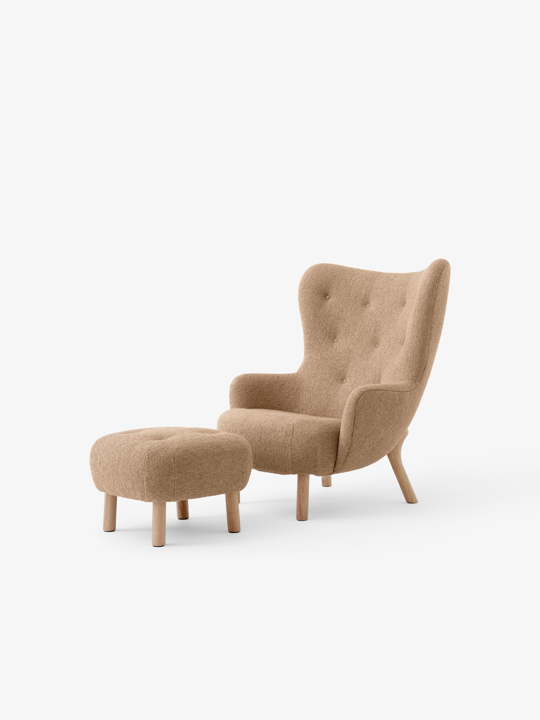 Petra Lounge Chair VB3 — 135359A235A183_Petra Lounge Chair VB3_Pouf ATD1_Oak w. Barnum 004_Angled Front