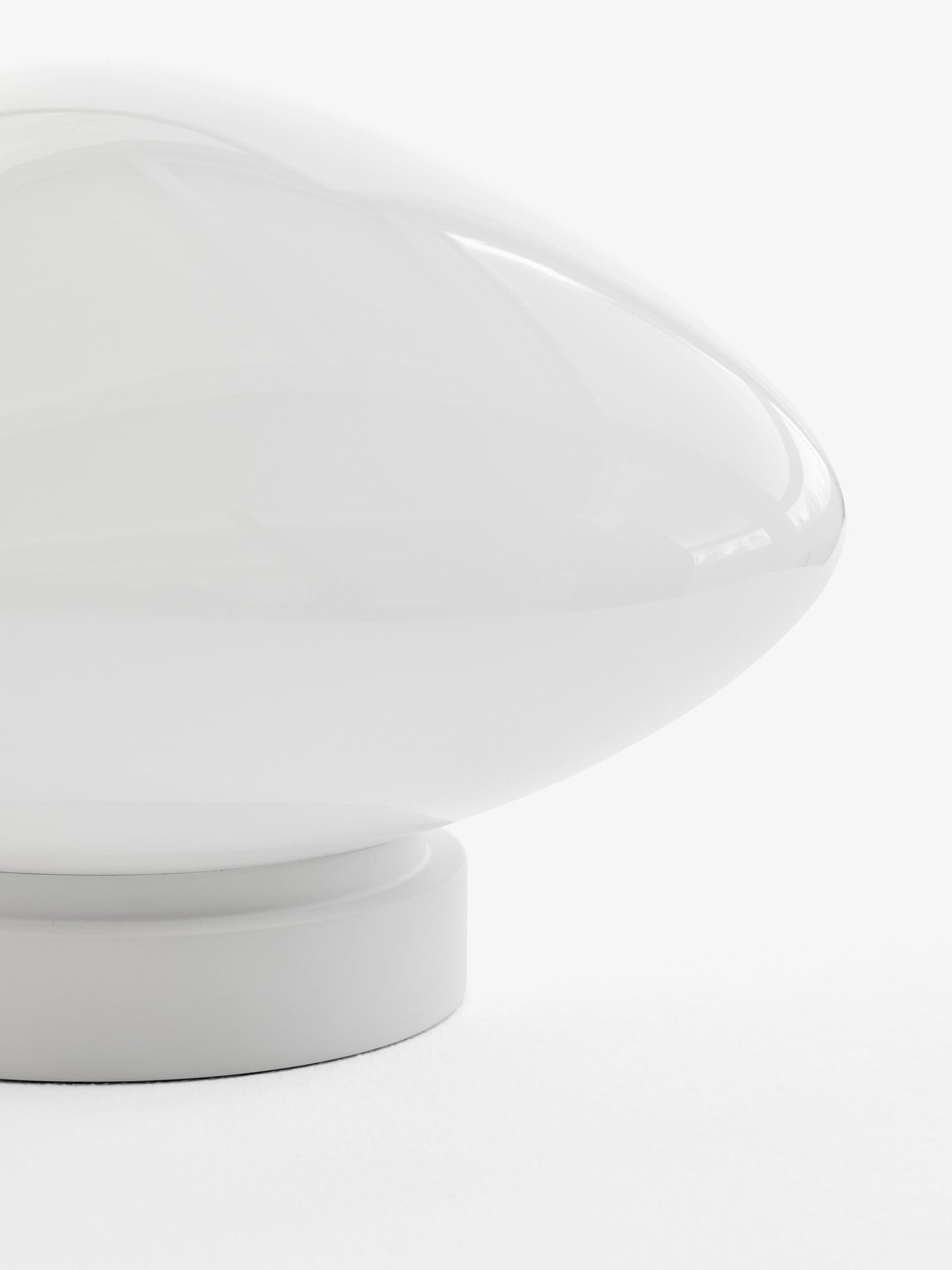Mist Ceiling/Wall Lamp AP22 — 146116A324_Mist Ceiling Wall Lamp AP22_White w. Opal Glass_Detail