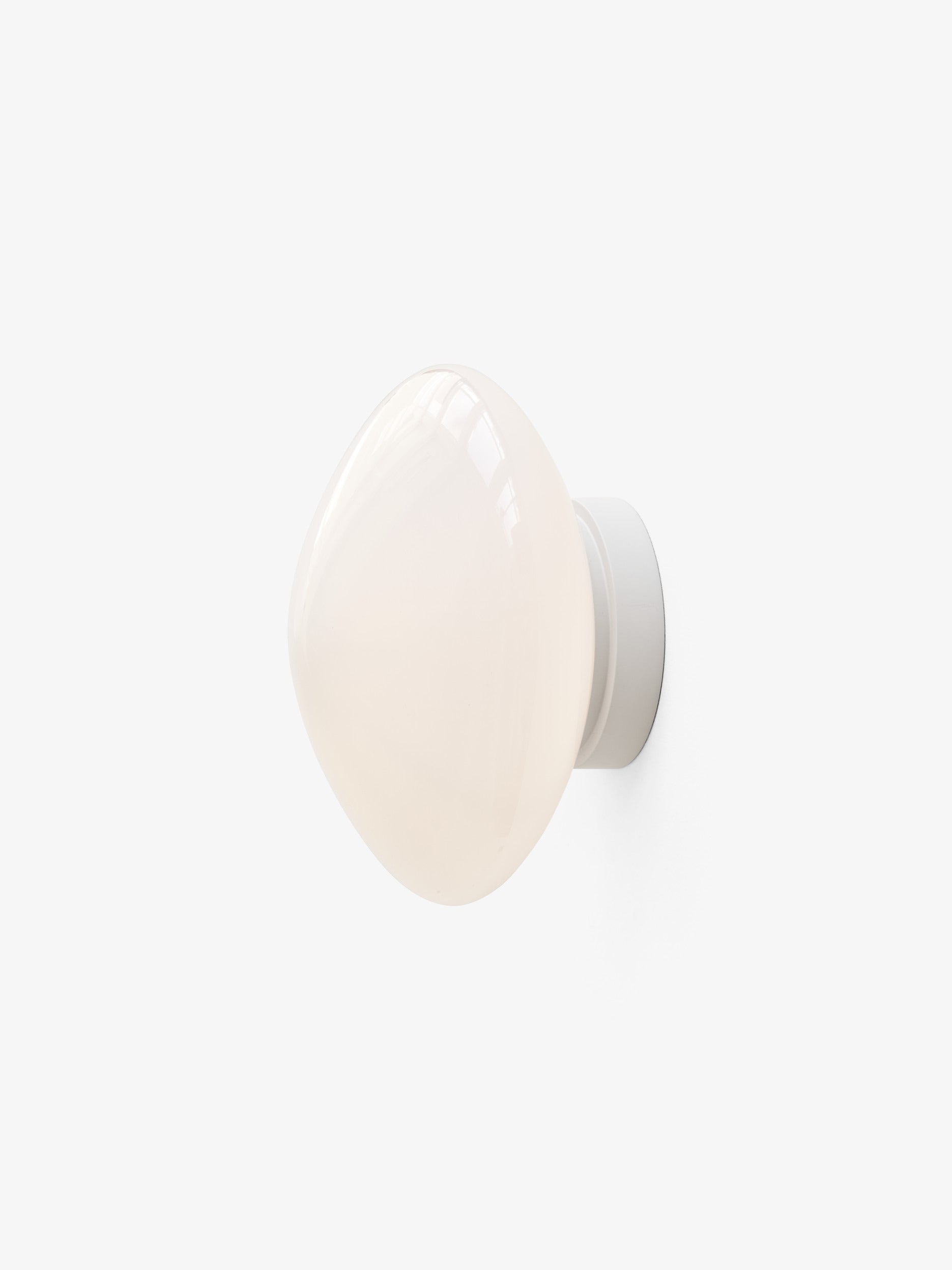 Mist Ceiling/Wall Lamp AP22 — 146116A324_Mist Ceiling Wall Lamp AP22_White w. Opal Glass_Wall Angle_ON