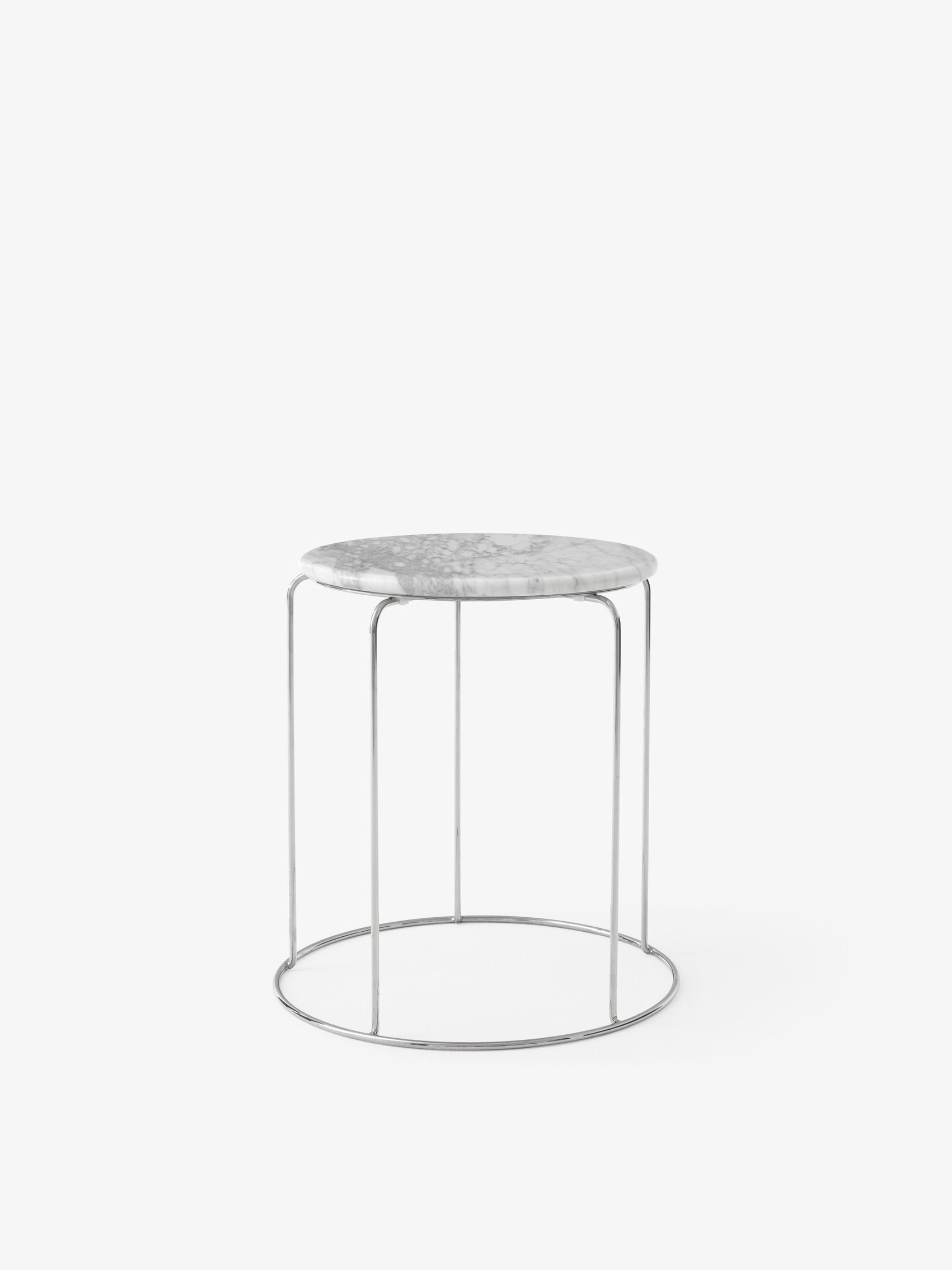Cojín magnético tapizado &Tradition Seat Pad Wire Stool VP11 diseñado por Verner Panton sobre fondo blanco; Seat Pad Wire Stool VP11 — 146546A336_Table Top Wire Stool VP11_Marble Nero Marquina_Front; Seat Pad Wire Stool VP11 — Wire Stool VP11_Stainless Steel w. Hallingdal 723 Seat Pad_Detail; Seat Pad Wire Stool VP11 — ATD_Retail_2025_Wire Stool VP11_Table Top Wire Stool VP11_Hi Lo AV54_Mist AP21_Collect SC78; Seat Pad Wire Stool VP11 — ATD_Retail_2024_Wirestool VP11_Topan VP6