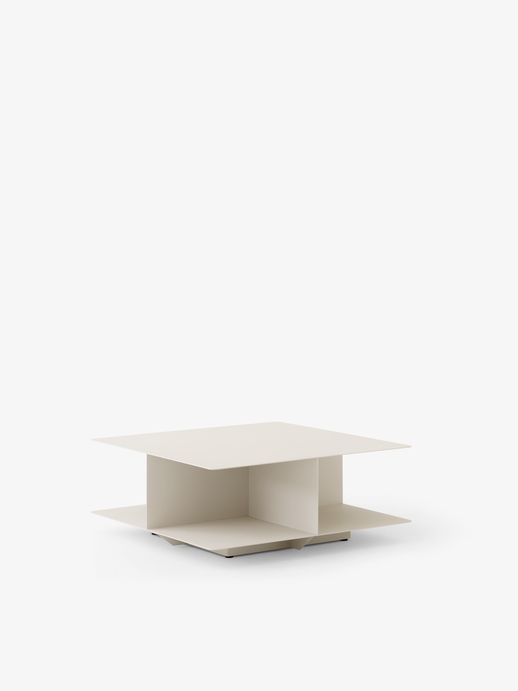 Mesa de centro Develius EV3 de &Tradition en acero lacado en polvo, diseño minimalista de Edward van Vliet sobre fondo neutro; Develius Coffee Table EV3 — 155881A576_Develius EV3_Stone Grey_Angled Front; Develius Coffee Table EV3 — ATD_Retail_2026_Develius EV3_Develius EV1C; Develius Coffee Table EV3 — 155881A410_Develius EV3_Ivory_Detail; Develius Coffee Table EV3 — ATD_Retail_2026_Develius EV3_Mist AP21_Momento Vase JH41_Mnemonic MNC4_02