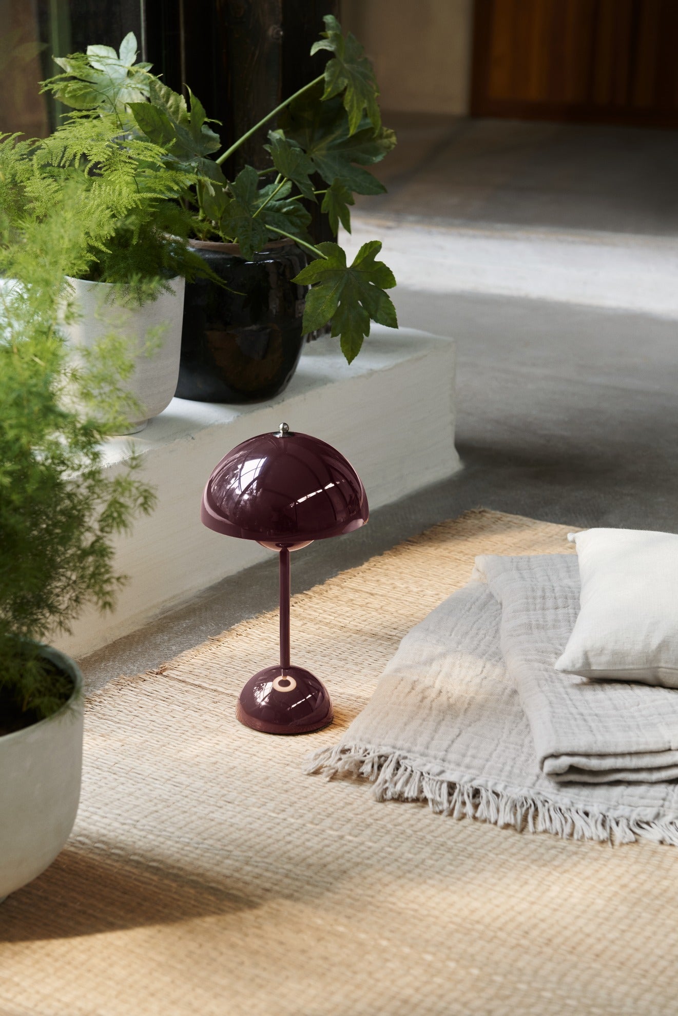 Charging tray Magnetic 11 lamps & Power supply VP9 — ATD_2021_Retail_Flowerpot VP9_Collect Cotton Throw SC32_Collect Heavy Linen SC27_Collect Planter SC70-SC71_Launch 2023