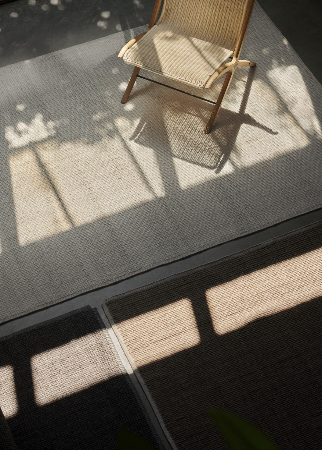 Alfombra &Tradition Collect Rug SC84 diseñada por Space Copenhagen en lana y poliéster reciclado con patrón geométrico modern