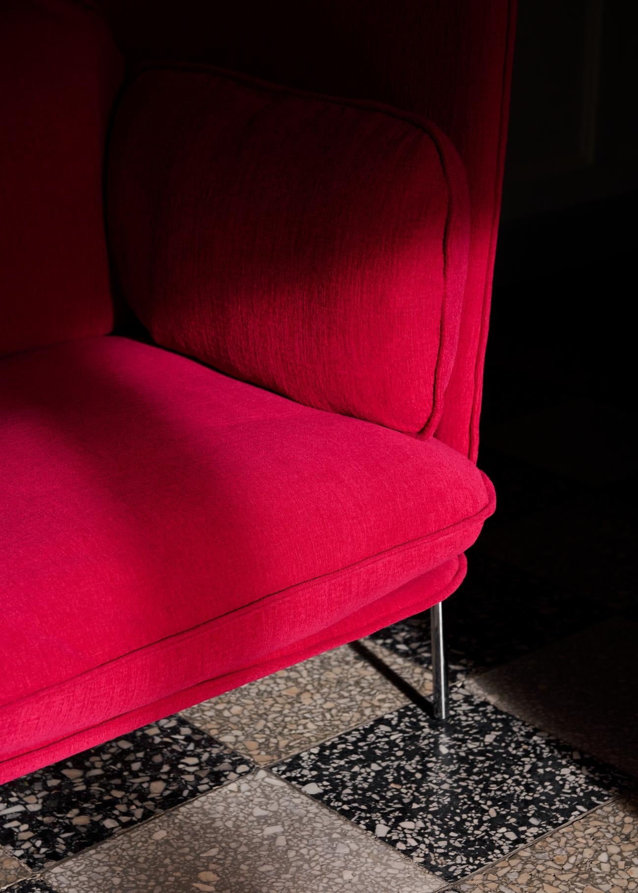 Sillón Cloud Lounge Chair LN5 de &Tradition diseñado por Luca Nichetto con estructura de madera y base de acero sobre fondo b; Cloud Lounge Chair LN5 — ATD_Retail_2025_Cloud LN5_02