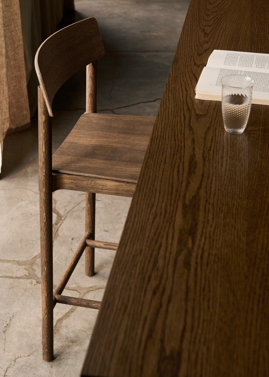 Vaso de cristal transparente &Tradition Collect SC60 diseñado por Space Copenhagen con líneas minimalistas y elegantes sobre ; Collect Drinking Glass SC60 — ATD_Retail_2025_Collect SC60_In Between SK26_Betty TK14; Collect Drinking Glass SC60 — ATD_Retail_2025_Collect SC60_In Between SK26_Betty TK12; Collect Drinking Glass SC60 — ATD_Retail_2025_Collect SC60_In Between SK26_Betty TK13