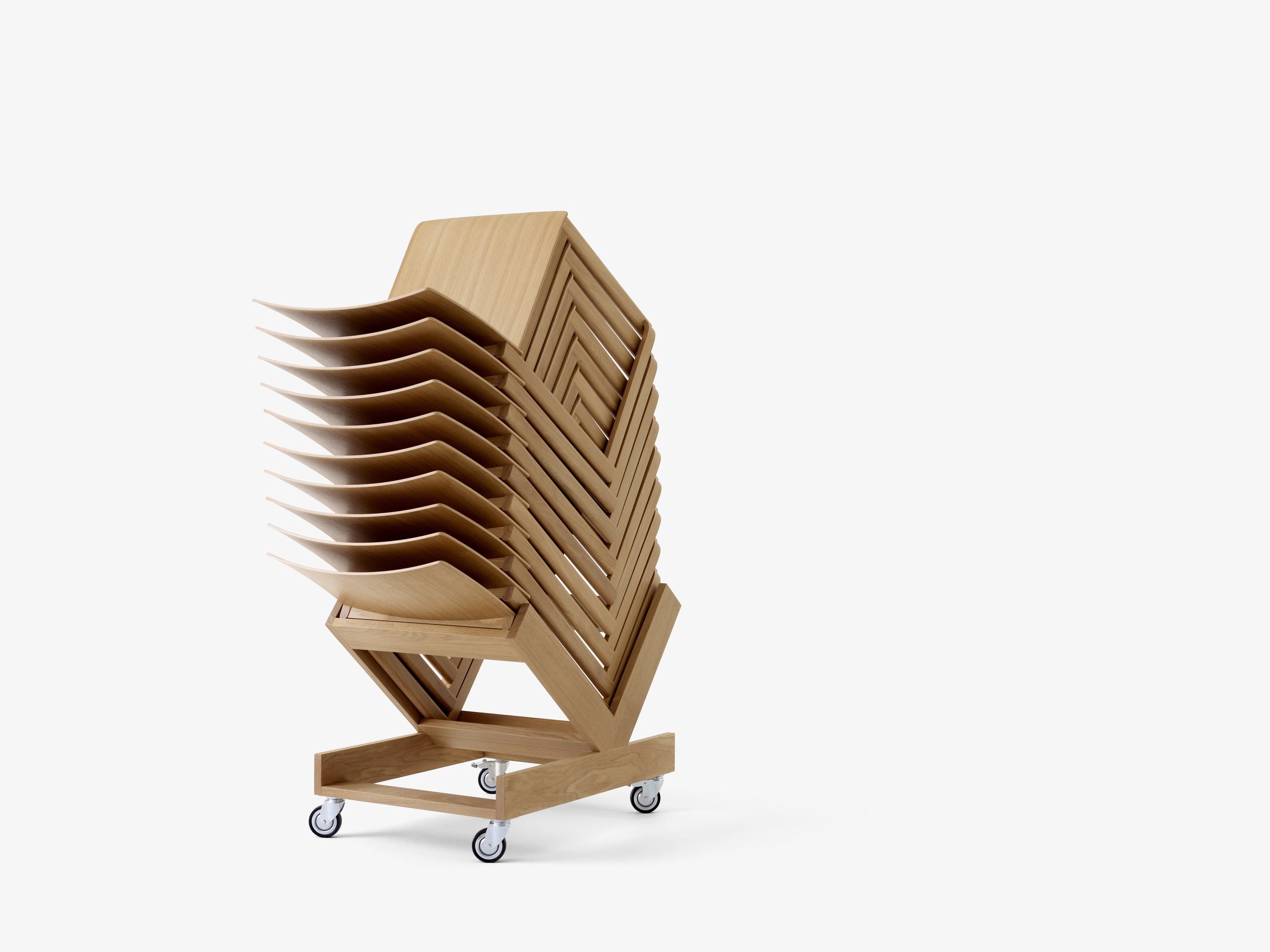 Silla Allwood Side Chair AV35 de &Tradition en roble macizo y chapa, diseño nórdico minimalista de Anderssen & Voll; Allwood Side Chair AV35 — Allwood AV35_Oak_Stacked_Stacking Trolley_10 chairs_Front; Allwood Side Chair AV35 — Allwood AV35_Oak_Stacked_Stacking Trolley_10 chairs_Side; Allwood Side Chair AV35 — Allwood AV35_Oak_Detail_Side; Allwood Side Chair AV35 — Allwood AV35_Oak_Side