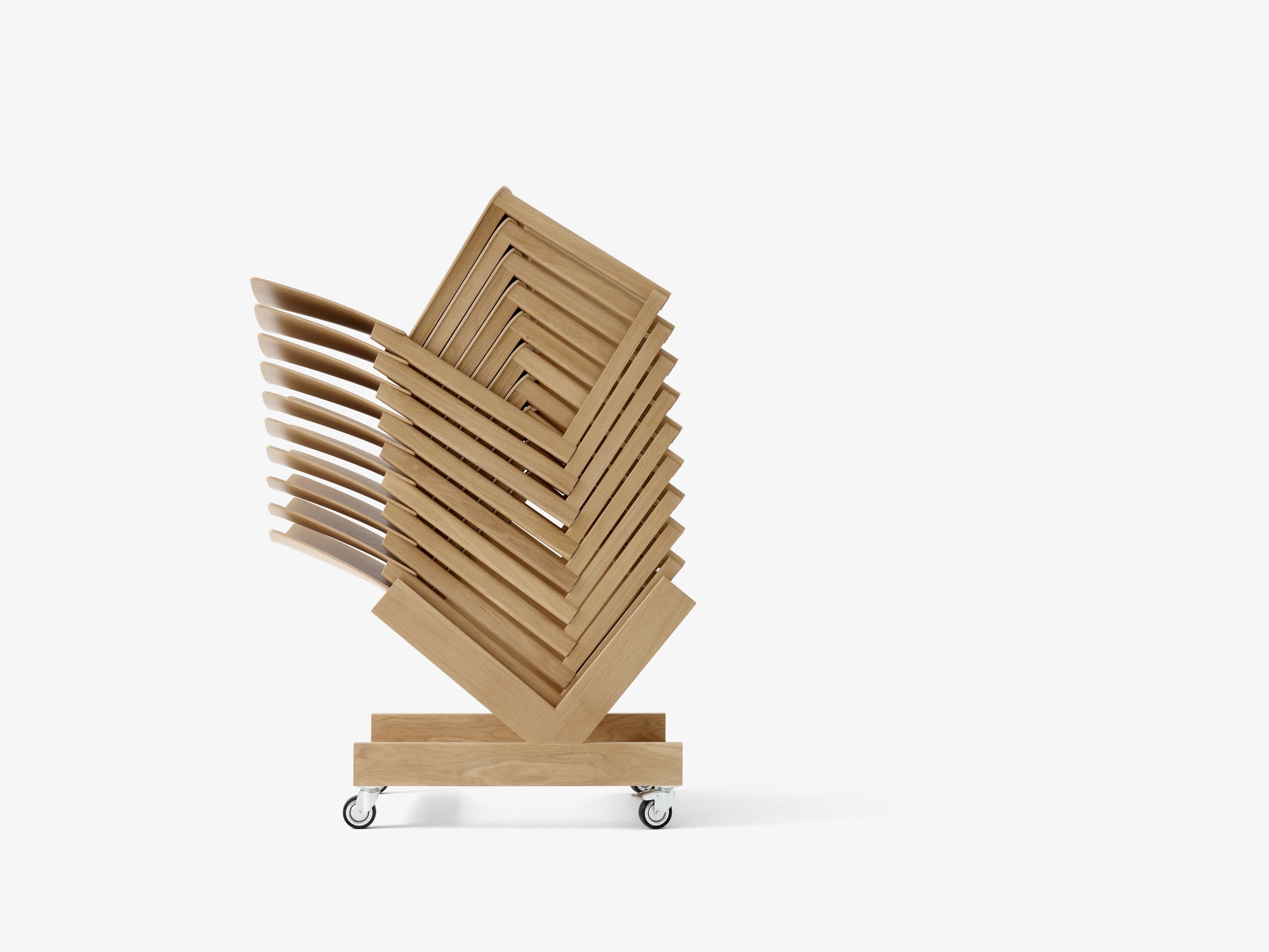 Silla Allwood Side Chair AV35 de &Tradition en roble macizo y chapa, diseño nórdico minimalista de Anderssen & Voll; Allwood Side Chair AV35 — Allwood AV35_Oak_Stacked_Stacking Trolley_10 chairs_Front; Allwood Side Chair AV35 — Allwood AV35_Oak_Stacked_Stacking Trolley_10 chairs_Side; Allwood Side Chair AV35 — Allwood AV35_Oak_Detail_Side; Allwood Side Chair AV35 — Allwood AV35_Oak_Side
