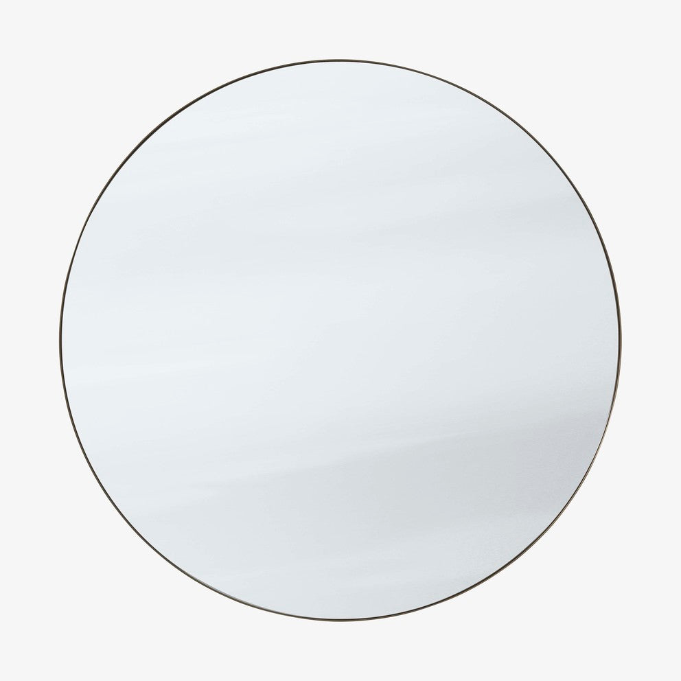Espejo &Tradition Amore Mirror SC49 con marco plateado y detalles en latón dorado, diseño minimalista de Space Copenhagen; Amore Mirror SC49 — Amore SC49 