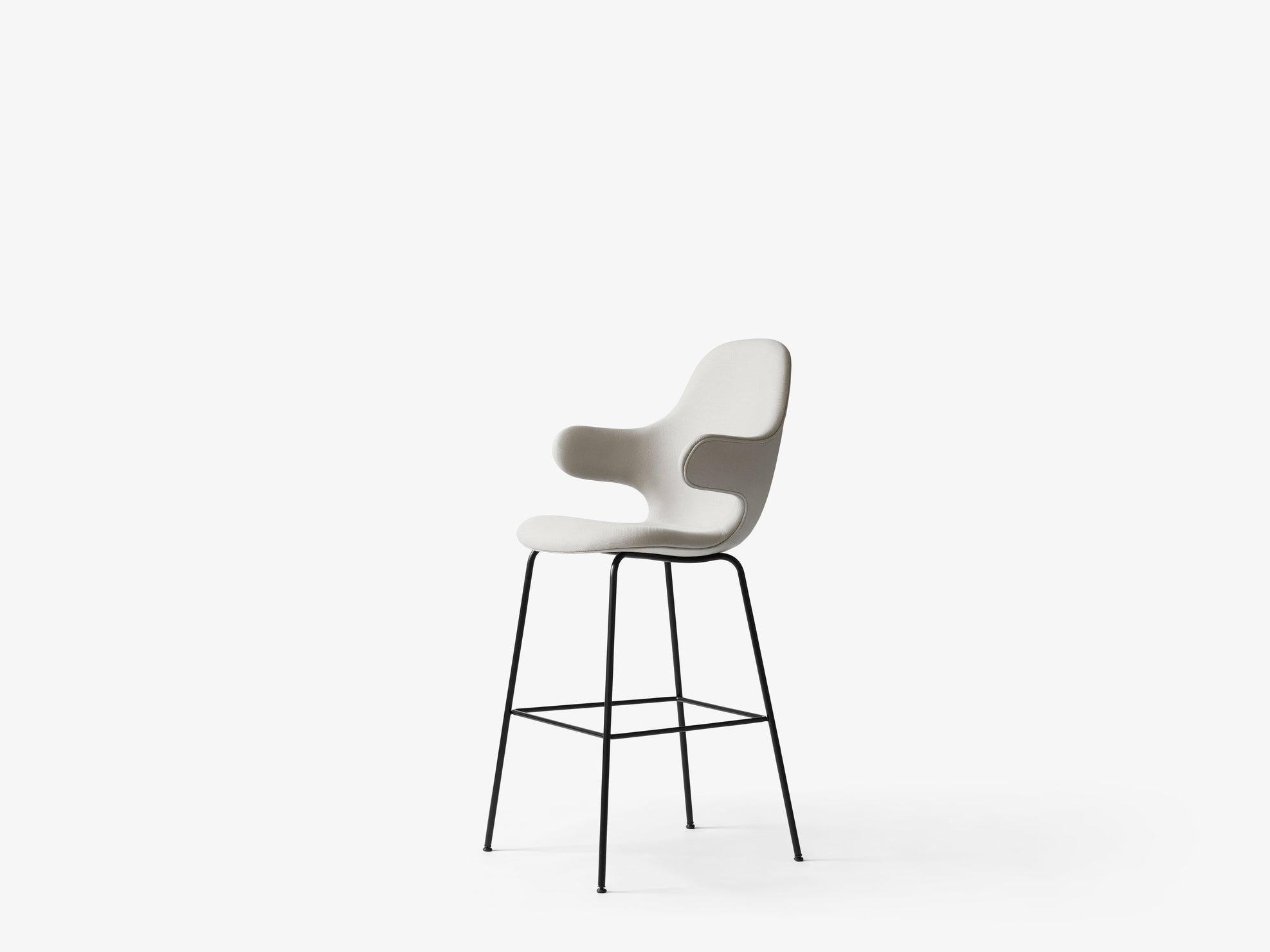 Taburete &Tradition Catch Bar Chair JH17 diseñado por Jaime Hayon con tapicería y base de tubo de acero en ambiente moderno; Catch Bar Chair JH17 — Catch Bar Stool_White_ JH17_2