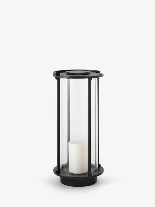Portavelas &Tradition Collect Hurricane SC83 en hierro galvanizado con pantalla de cristal borosilicato, diseño minimalista n; Collect Hurricane SC83 — ATD_Retail_2024_Collect  Hurricane SC83_02; Collect Hurricane SC83 — Collect Hurricane SC83_Matt Black; Collect Hurricane SC83 — ATD_Retail_2023_Hurricane SC83_detail; Collect Hurricane SC83 — Collect Hurricane SC83_Matt Black_detail_2