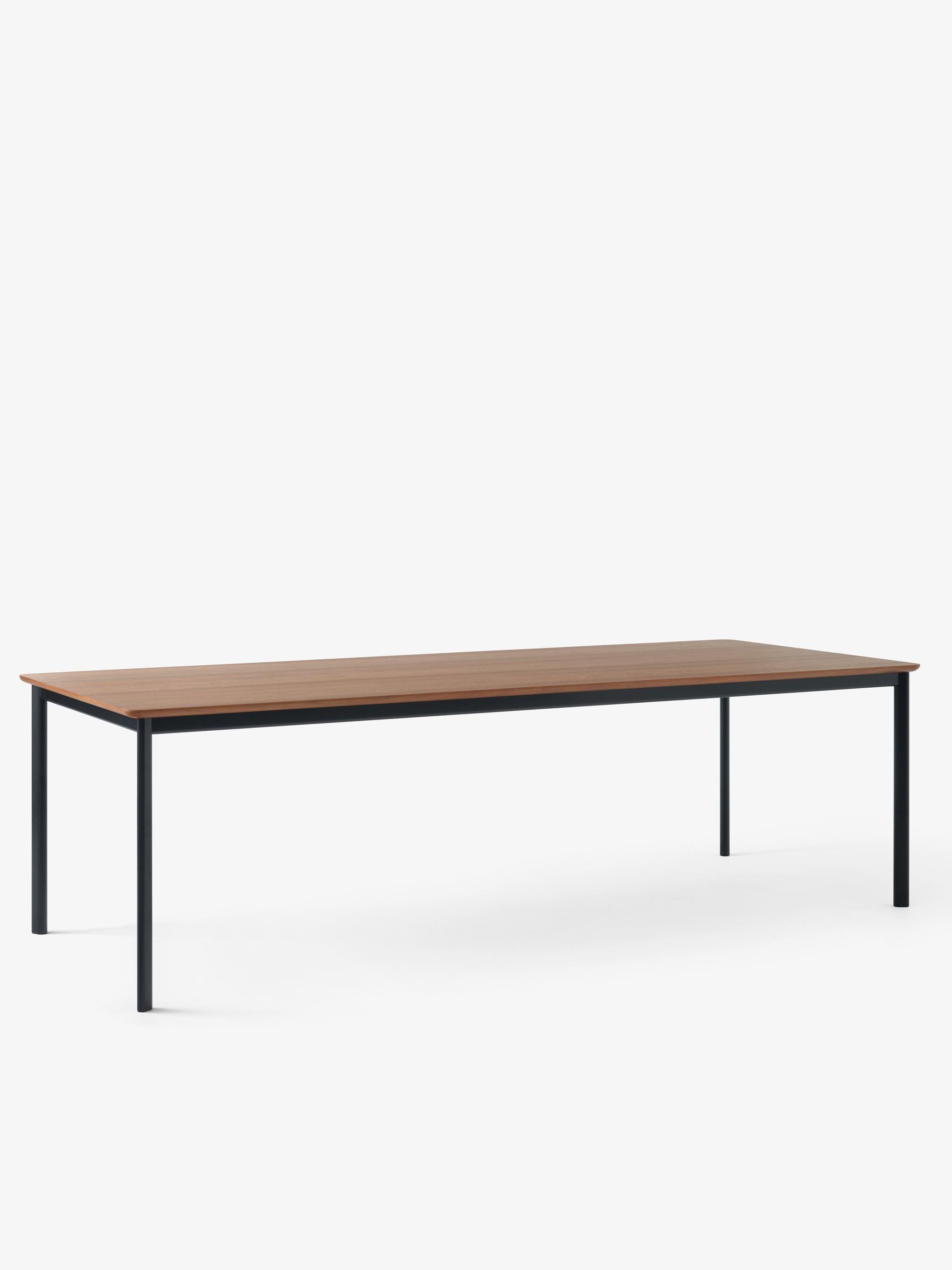 Mesa de comedor &Tradition Drip HW117 con estructura de aluminio y tablero de madera maciza, diseño minimalista escandinavo d; Drip Dining Table HW117 — Drip Dining Table HW117_Veneer Clear Lacquered Oak w. Bronzed Frame_Angled Front; Drip Dining Table HW117 — Drip Dining Table HW117_Veneer Lacquered Walnut w. Bronzed Frame_Angled Front; Drip Dining Table HW117 — Drip Dining Table HW117_Veneer Lacquered Walnut w. Black Frame_Angled Front