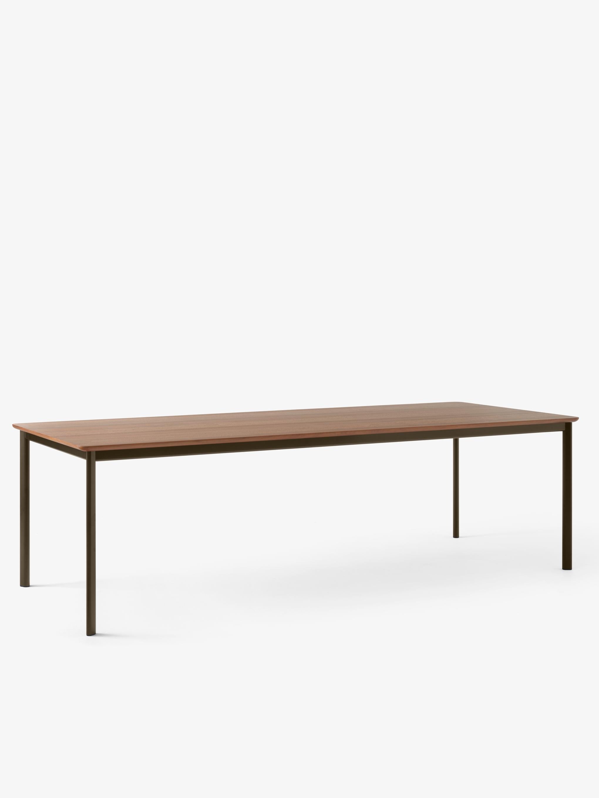 Mesa de comedor &Tradition Drip HW117 con estructura de aluminio y tablero de madera maciza, diseño minimalista escandinavo d; Drip Dining Table HW117 — Drip Dining Table HW117_Veneer Clear Lacquered Oak w. Bronzed Frame_Angled Front; Drip Dining Table HW117 — Drip Dining Table HW117_Veneer Lacquered Walnut w. Bronzed Frame_Angled Front; Drip Dining Table HW117 — Drip Dining Table HW117_Veneer Lacquered Walnut w. Black Frame_Angled Front