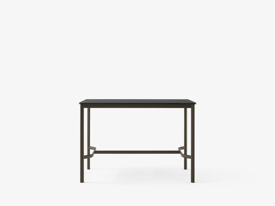 Mesa alta Drip Counter Table HW112 de &Tradition con estructura de aluminio y superficie de linóleo, diseño minimalista de He; Drip Counter Table HW112 — Drip HW112 Bronzed Base w. Black Fenix Nano Laminate (0720)_front; Drip Counter Table HW112 — Drip HW112 Bronzed Base w. Black Fenix Nano Laminate (0720)_side; Drip Counter Table HW112 — Drip HW112 Black Base w. Black Fenix Nano Laminate (0720)_side