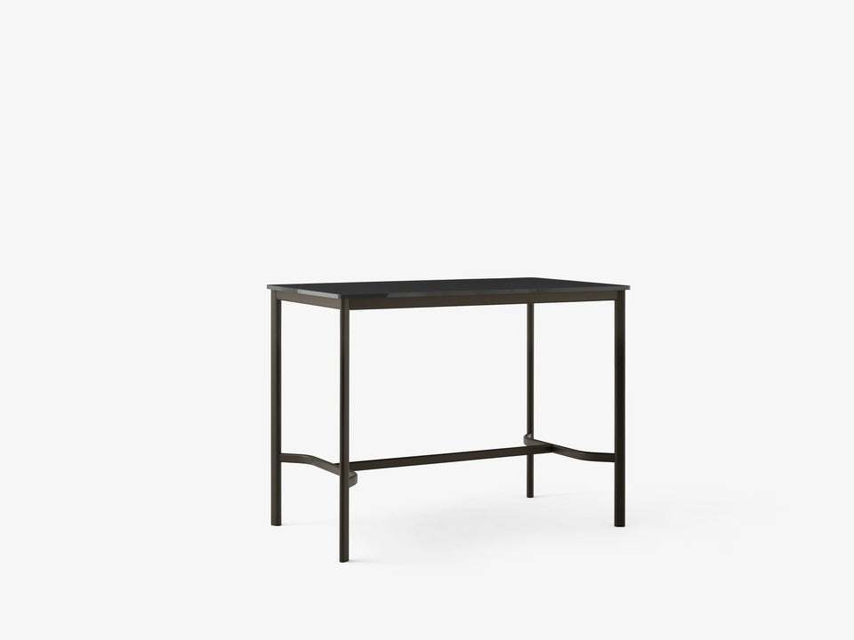 Mesa alta Drip Bar HW114 de &Tradition con estructura de aluminio y superficie de linóleo, diseño minimalista de Hee Welling; Drip Bar Table HW114 — Drip HW114 Bronzed Base w. Black Fenix Nano Laminate (0720)_front; Drip Bar Table HW114 — Drip HW114 Bronzed Base w. Black Fenix Nano Laminate (0720)_side; Drip Bar Table HW114 — Drip HW114 Black Base w. Black Fenix Nano Laminate (0720)_side