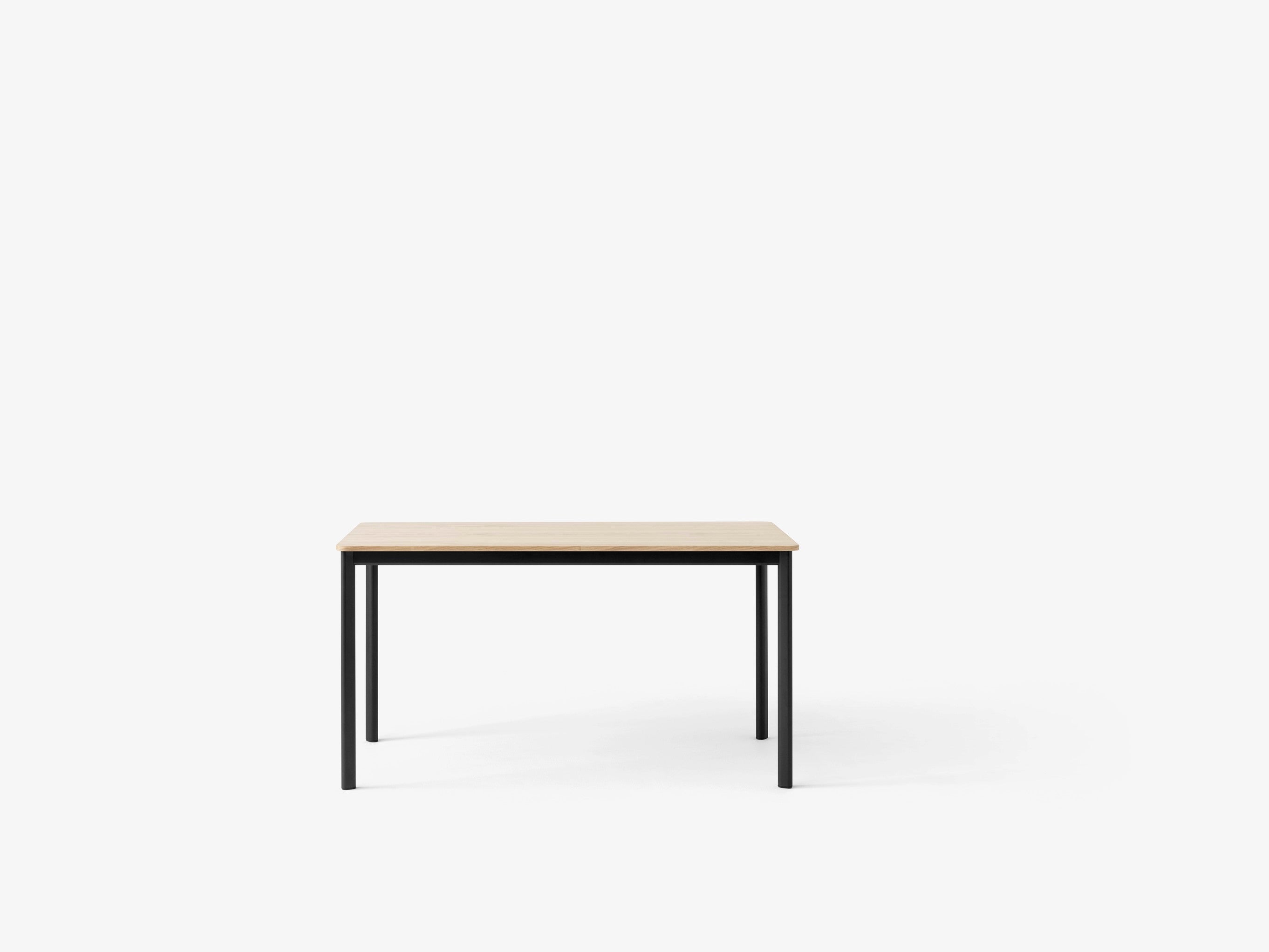 Mesa comedor &Tradition Drip HW58 con estructura de aluminio y tablero de linóleo, diseño minimalista escandinavo de Hee Well; Drip Dining Table HW58 — Drip HW58_Black w. Black Fenix Nano Laminate (0720)_front view; Drip Dining Table HW58 — Drip HW58_Bronzed w. Black Fenix Nano Laminate (0720)_front view; Drip Dining Table HW58 — Drip HW58_Bronzed w. Oak Wood Veneer_front view; Drip Dining Table HW58 — ATD_campaign_Drip_HW58_Rely_HW50_Flowerpot_VP3_Launch 2023