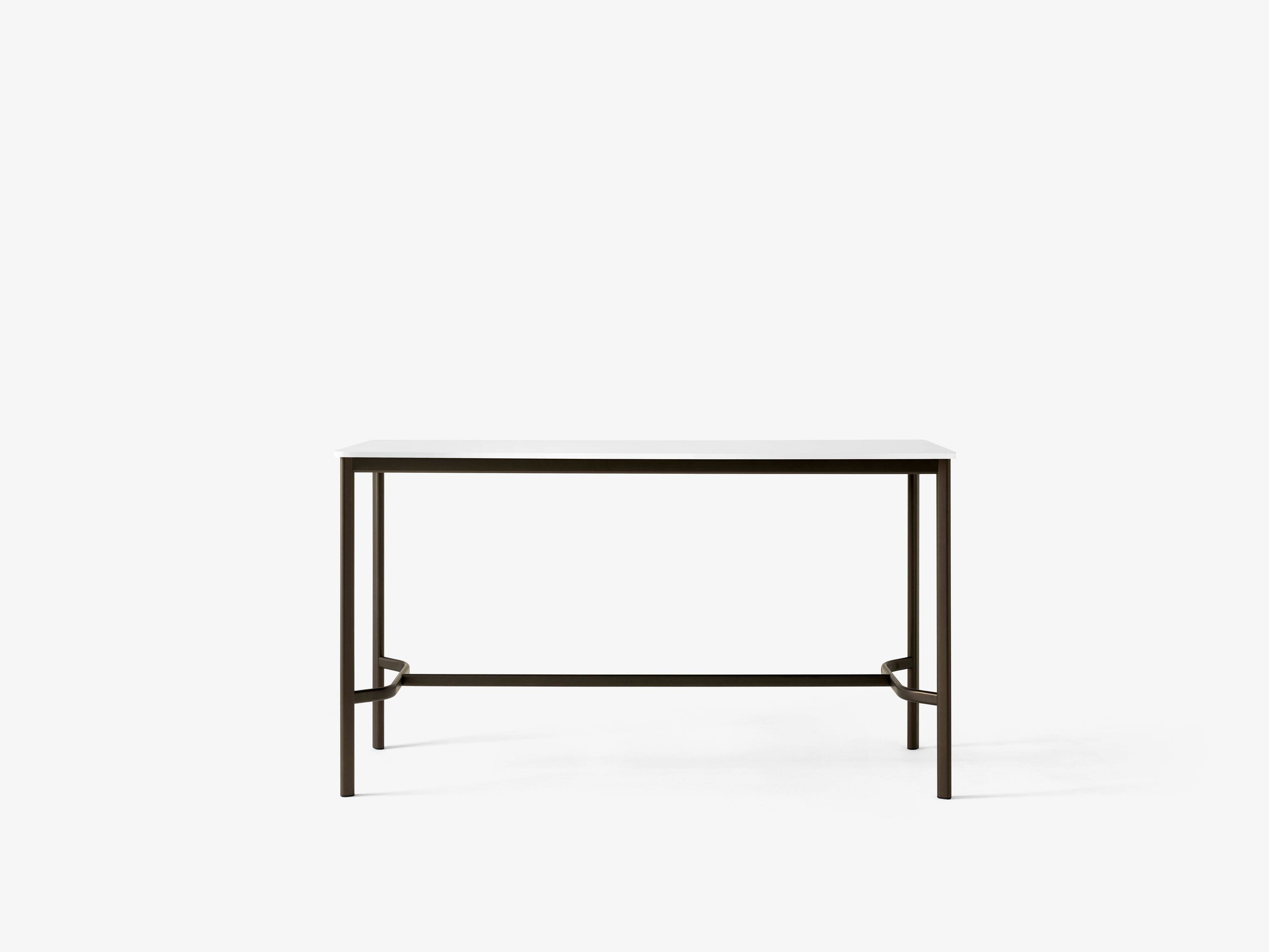 Mesa alta Drip Bar Table HW64 de &Tradition en aluminio y linóleo, diseño minimalista nórdico por Hee Welling sobre fondo bla; Drip Bar Table HW64 — Drip HW64_Bronzed w. Off-White Fenix Nano Laminate (0029)_front view; Drip Bar Table HW64 — Drip HW64_Black w. Burgundy Forbo Linoleum (4154)_Cable Pit_front view; Drip Bar Table HW64 — Drip HW64_Black w. Burgundy Forbo Linoleum (4154)_w. Cable Pit_front view; Drip Bar Table HW64 — Drip HW64_Bronzed w. Burgundy Forbo Linoleum (4154)_front view