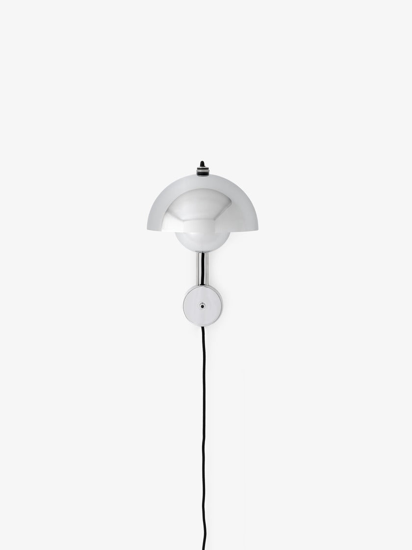 Lámpara de pared &Tradition Flowerpot VP8 de Verner Panton con pantalla esférica en hierro y acabado moderno sobre fondo neut; Flowerpot Wall Lamp VP8 — Flowerpot VP8 Signal Green_off_front; Flowerpot Wall Lamp VP8 — Flowerpot VP8 Matt light grey_front_off-w; Flowerpot Wall Lamp VP8 — Flowerpot VP8 Grey beige_front_off_w; Flowerpot Wall Lamp VP8 — Flowerpot VP8 Grey beige_front_off_wo