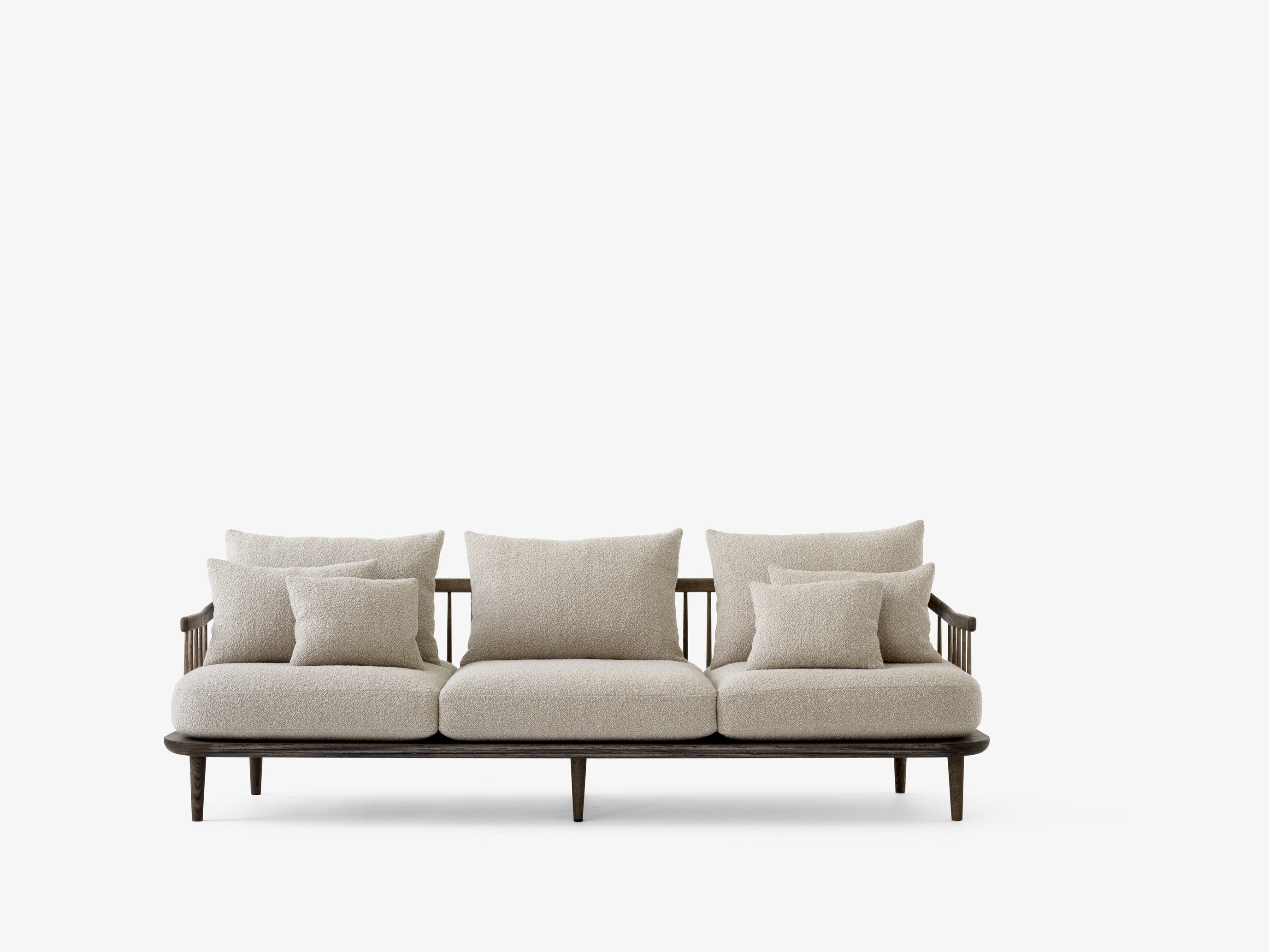 Sofá Fly SC12 de &Tradition con base de roble natural y tapicería en tela, diseño minimalista escandinavo de Space Copenhagen; Fly Sofa SC12 — Fly SC12_Smoked Oiled Oak w. Karakorum 003_Front; Fly Sofa SC12 — SC12_Oiled Oak w. Karakorum 003; Fly Sofa SC12 — Fly SC1, SC2, SC12 Oiled Oak w. Karakorum 003 detail; Fly Sofa SC12 — Fly SC1, SC2, SC12 Smoked Oiled Oak w. Hot Madison 094 detail