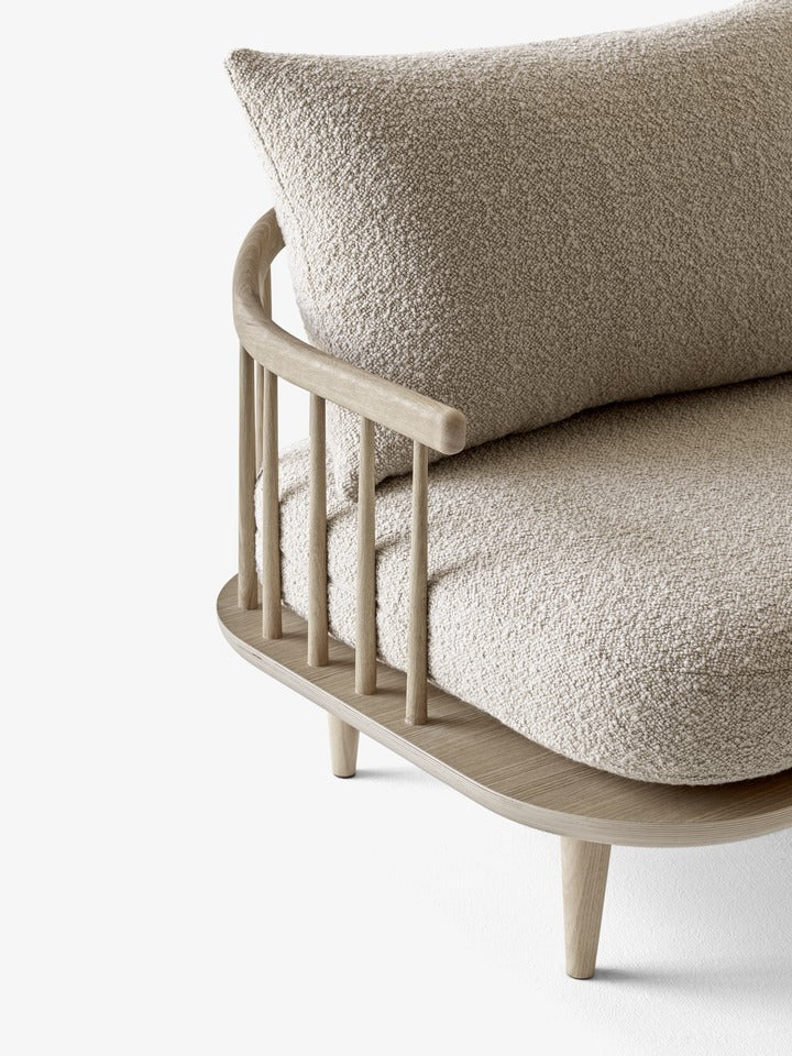 Sofá Fly SC12 de &Tradition con base de roble natural y tapicería en tela, diseño minimalista escandinavo de Space Copenhagen; Fly Sofa SC12 — Fly SC12_Smoked Oiled Oak w. Karakorum 003_Front; Fly Sofa SC12 — SC12_Oiled Oak w. Karakorum 003; Fly Sofa SC12 — Fly SC1, SC2, SC12 Oiled Oak w. Karakorum 003 detail; Fly Sofa SC12 — Fly SC1, SC2, SC12 Smoked Oiled Oak w. Hot Madison 094 detail