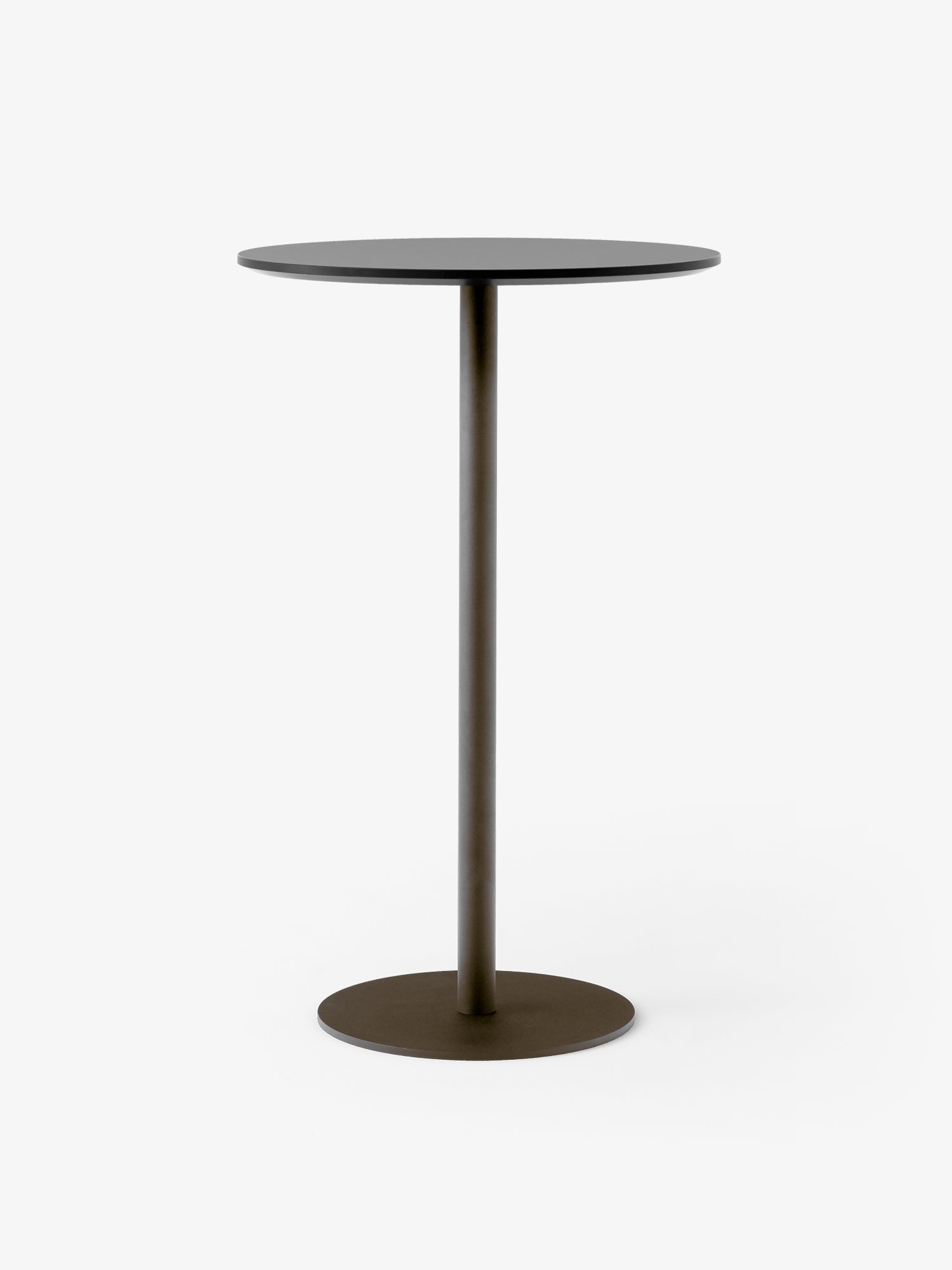 Mesa bar In Between SK22 de &Tradition con tablero laminado y patas de acero negro, diseño minimalista nórdico de Sami Kallio; In Between Bar Table SK22 — In Between_SK22_Black_Black Fenix Laminate_SLO