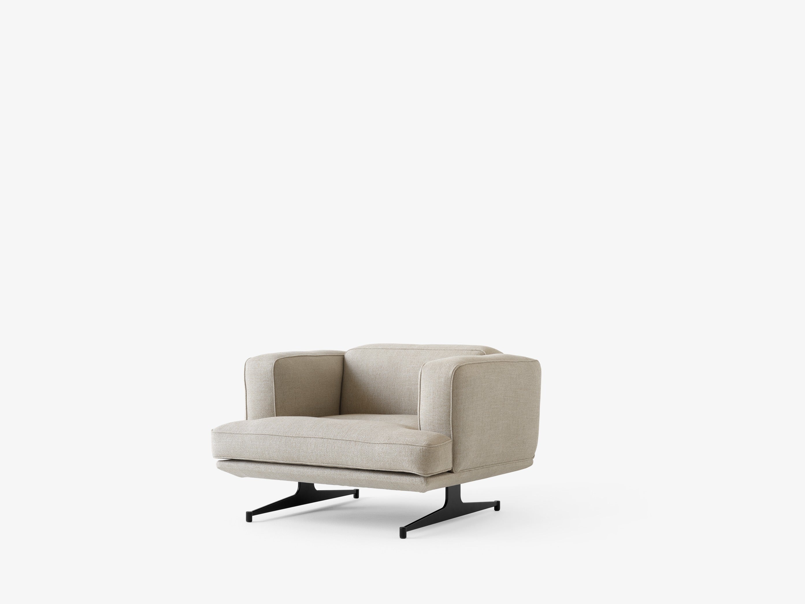 Butaca lounge Inland AV21 de &Tradition en aluminio con tapicería y espuma, diseñada por Anderssen & Voll para espacios moder; Inland Lounge Chair AV21 — Inland AV21 1 Seater fab. 4_WarmBlack w. Ecri0240_Angled Front; Inland Lounge Chair AV21 — Inland AV21 1 Seater fab. 4_WarmBlack w. Cif0221_Angled Front; Inland Lounge Chair AV21 — Inland AV21 1 Seater fab. 4_PolAlu w. Cif0221_Angled Front; Inland Lounge Chair AV21 — Inland AV21 1-Seater_Polished Aluminium w. Cifrado 0221_Angled Front