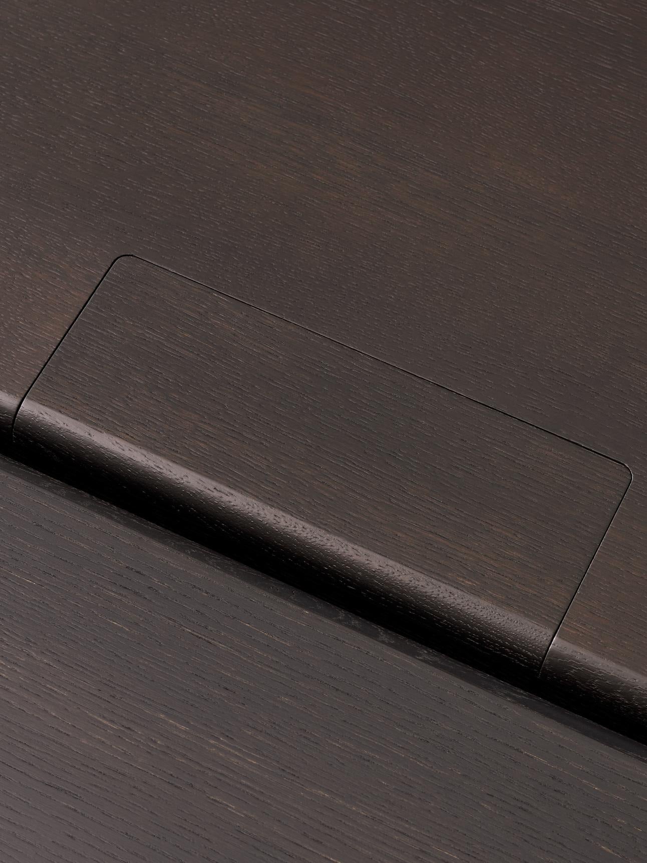 Ita Dining Table OS1 — Ita Dining Table OS1 Cable Management_Veneer Dark Stained Oak w. Dark Stained Oak Legs_Detail_1