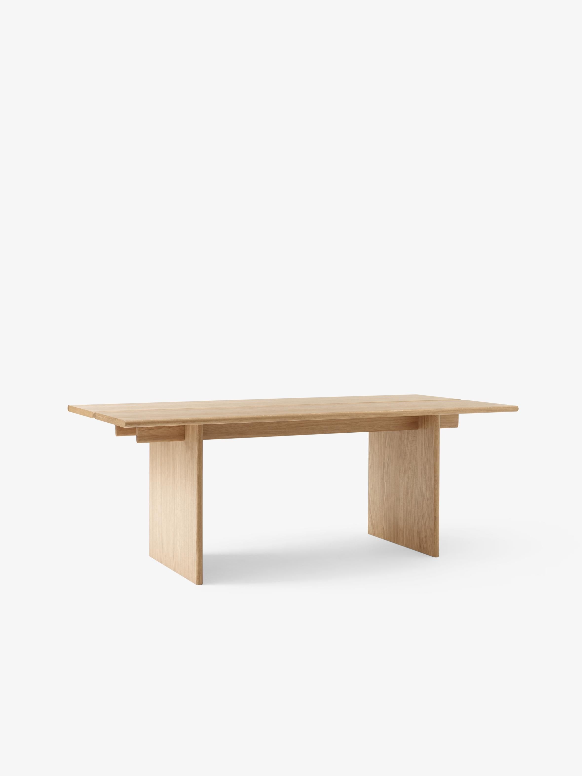 Ita Dining Table OS1 — Ita Dining Table OS1_Veneer Oak w. Oak Legs_Angled Front