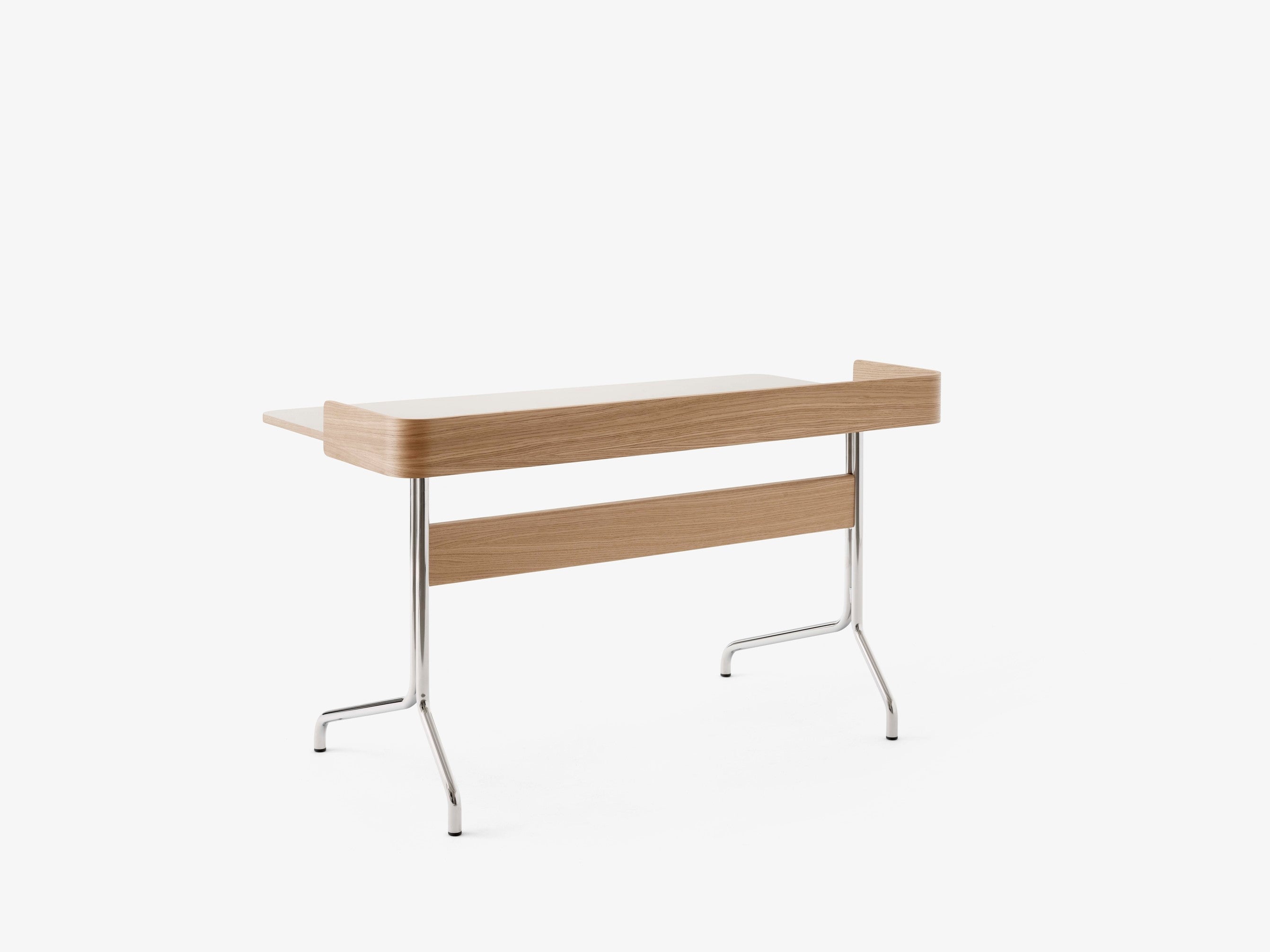 Mesa escritorio &Tradition Pavilion Desk AV17 con superficie de linóleo y estructura metálica de acero, diseño minimalista nó; Pavilion Desk AV17 — Pavilion AV17_Chrome w. Charcoal 4166 &amp; Lacquered Walnut_Closeup; Pavilion Desk AV17 — Pavilion AV17_Chrome w. Mushroom Linoleum &amp; Clear Lacquered Oak; Pavilion Desk AV17 — Pavilion AV17_Chrome w. Mushroom Linoleum &amp; Clear Lacquered Oak_Back view; Pavilion Desk AV17 — Pavilion AV17_Chrome w. Charcoal 4166 &amp; Lacquered Walnut