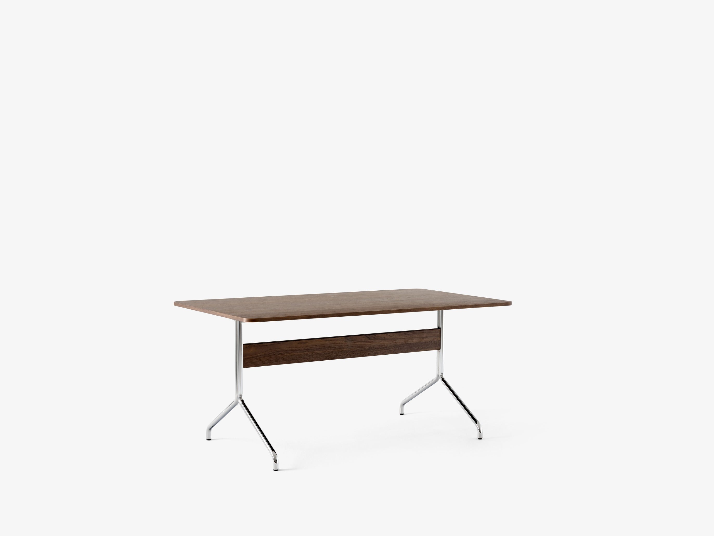 Mesa comedor &Tradition Pavilion AV18 con tablero de chapa natural y patas de acero, diseño minimalista nórdico por Anderssen; Pavilion Dining Table AV18 — Pavilion AV18_Laquered Walnut w. Black base &amp; Cable management Silver_Detail; Pavilion Dining Table AV18 — Pavilion AV18_Lacquered Walnut  w. Chrome; Pavilion Dining Table AV18 — Pavilion AV18_Black Lacquered Oak w. Black; Pavilion Dining Table AV18 — Pavilion AV18_Lacquered Walnut  w. Black