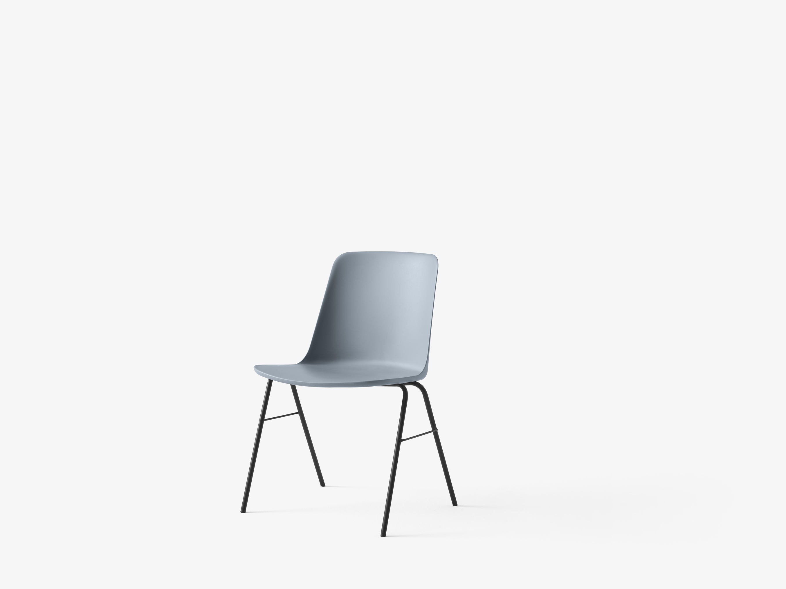 Silla Trolley Rely Chair HW26 de &Tradition en acabado moderno sobre fondo neutro mostrando su diseño nórdico contemporáneo; Trolley Rely Chair HW26 — Rely HW26_Black_Beige Sand - side; Trolley Rely Chair HW26 — Rely HW26_Chrome_White; Trolley Rely Chair HW26 — Rely HW26_Black_Light Blue; Trolley Rely Chair HW26 — Rely HW26_Bronze Green w. Black base