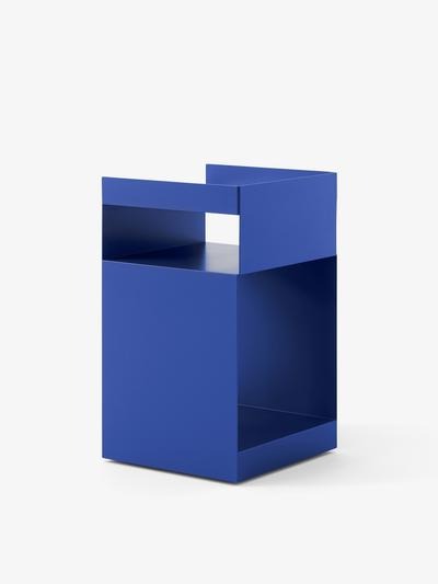 Mueble Rotate SC73 de &Tradition diseñado por Space Copenhagen en acero con mecanismo giratorio funcional sobre fondo neutro; Rotate SC73 — Rotate SC73_Stone Grey_Angled_Front; Rotate SC73 — Rotate SC73_Cobolt Blue_Angled_Front; Rotate SC73 — Rotate SC73_Ivory_Side; Rotate SC73 — Rotate SC73_Hunter_Side