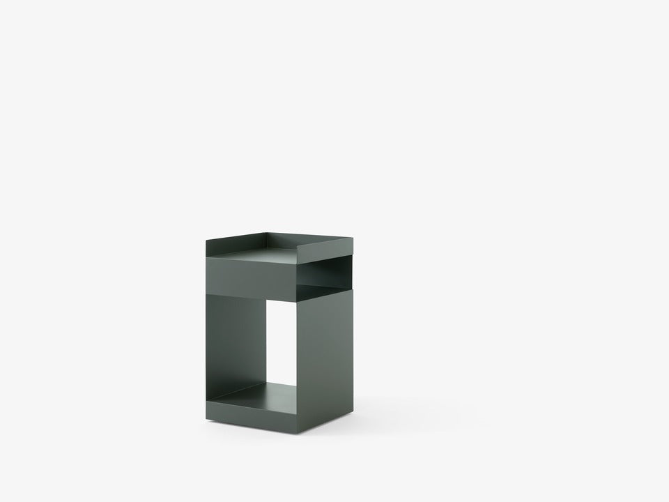 Mueble Rotate SC73 de &Tradition diseñado por Space Copenhagen en acero con mecanismo giratorio funcional sobre fondo neutro; Rotate SC73 — Rotate SC73_Stone Grey_Angled_Front; Rotate SC73 — Rotate SC73_Cobolt Blue_Angled_Front; Rotate SC73 — Rotate SC73_Ivory_Side; Rotate SC73 — Rotate SC73_Hunter_Side