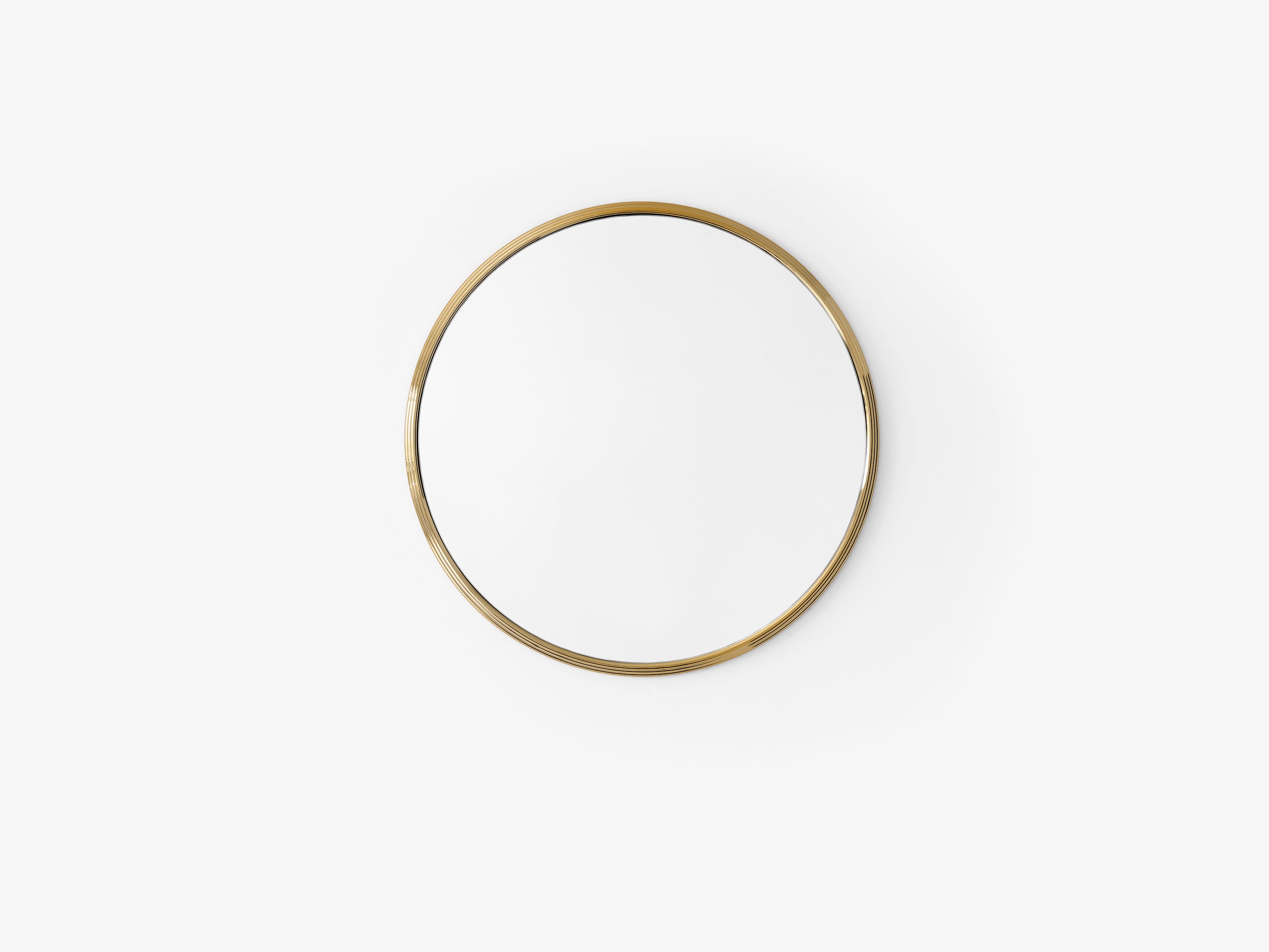 Sillón Mirror SH5 de &Tradition diseñado por Sebastian Herkner en acero con acabado espejo plateado sobre fondo blanco; Sillon Mirror SH5 — Sillon SH5_Brass_perspective.; Sillon Mirror SH5 — Sillon SH5_Chrome; Sillon Mirror SH5 — Sillon SH5_Brass