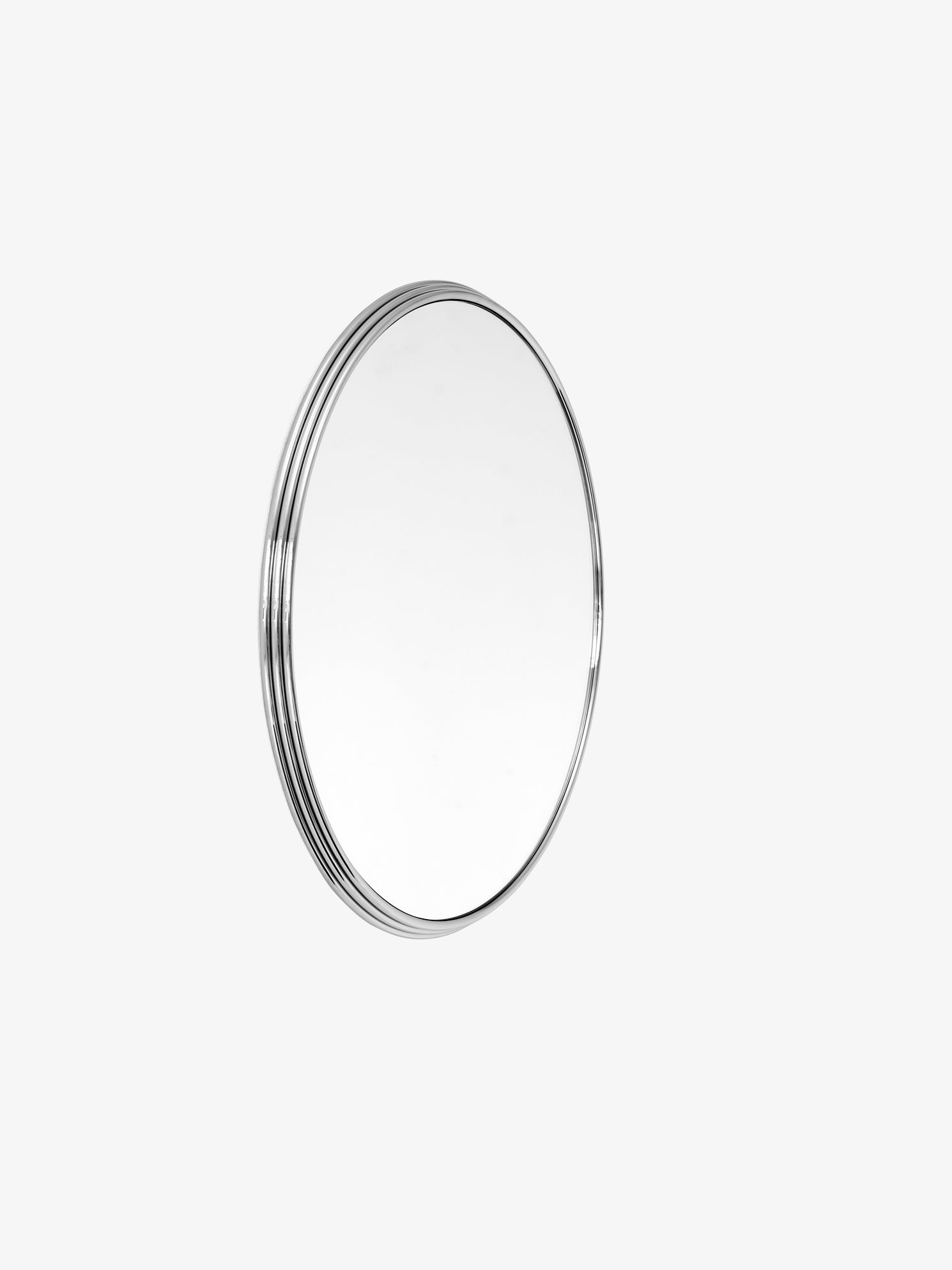 Sillón Mirror SH5 de &Tradition diseñado por Sebastian Herkner en acero con acabado espejo plateado sobre fondo blanco; Sillon Mirror SH5 — Sillon SH5_Brass_perspective.; Sillon Mirror SH5 — Sillon SH5_Chrome; Sillon Mirror SH5 — Sillon SH5_Brass