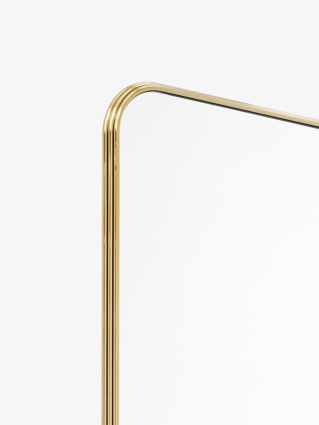 Sillón Mirror SH7 de &Tradition en acero con superficie de espejo plateado, diseño contemporáneo de Sebastian Herkner; Sillon Mirror SH7 — Sillon SH7_Chrome; Sillon Mirror SH7 — Sillon SH7_Brass; Sillon Mirror SH7 — Sillon SH7_closeup brass