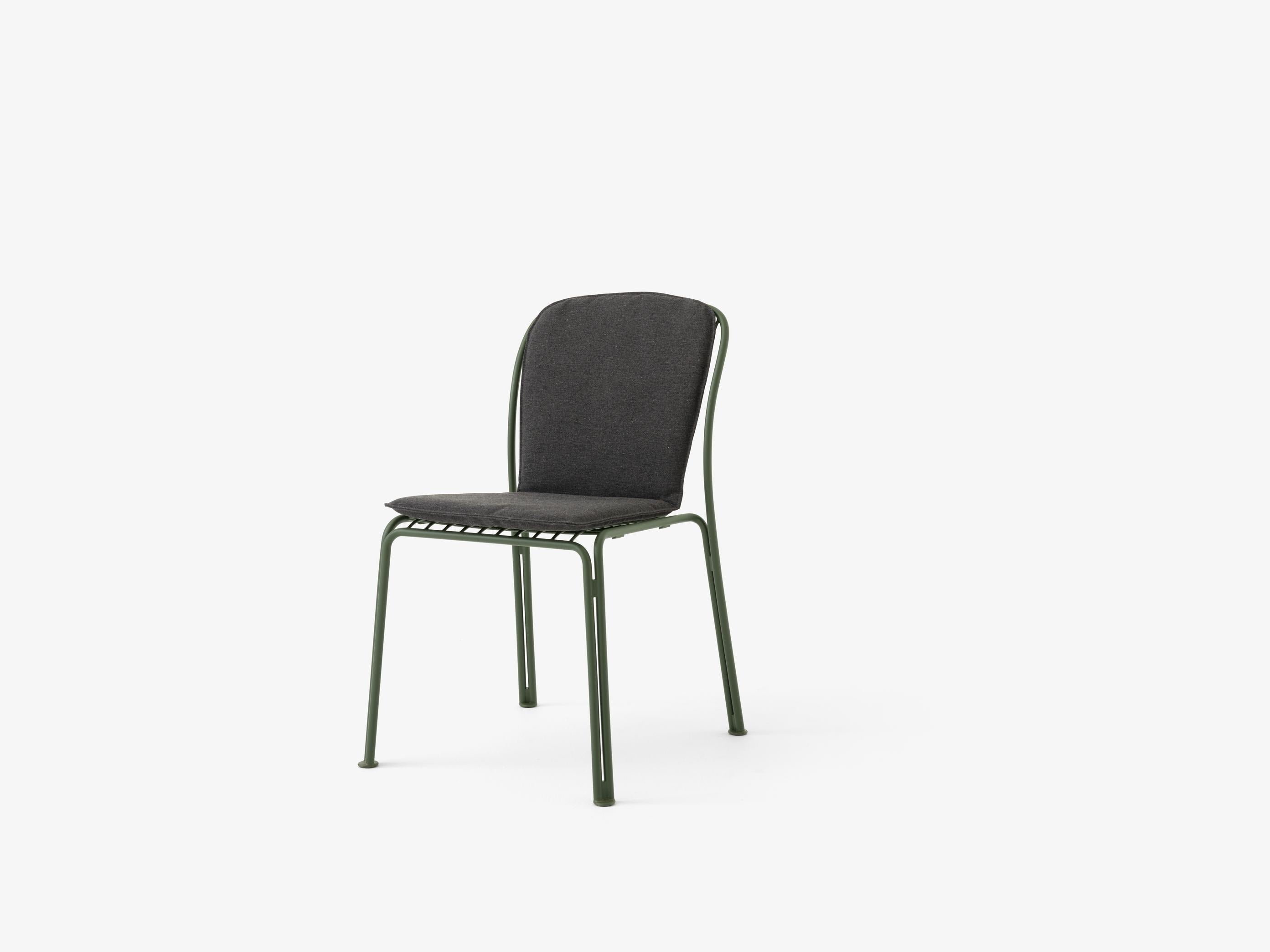 Cushion Thorvald Outdoor Side Chair & Armchair SC94 — Thorvald Chair SC94_Bronze Green_Thorvald Chair SC94-SC95 Cushion_Heritage Char_Angled front