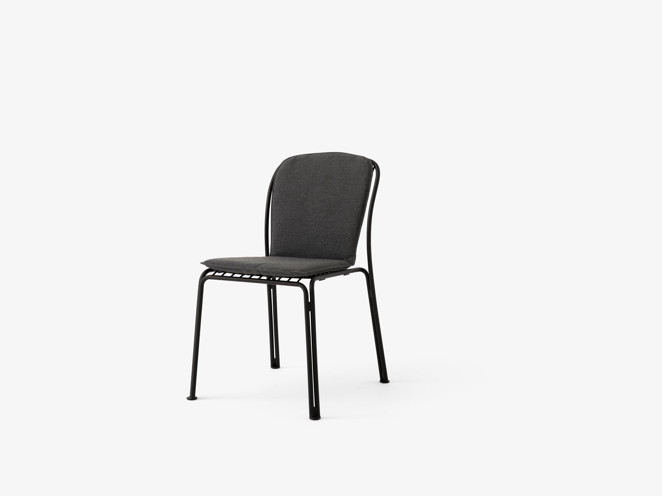 Cushion Thorvald Outdoor Side Chair & Armchair SC94 — Thorvald Chair SC94_Warm Black_Thorvald Chair SC94-SC95 Cushion_Heritage Char_Angled front