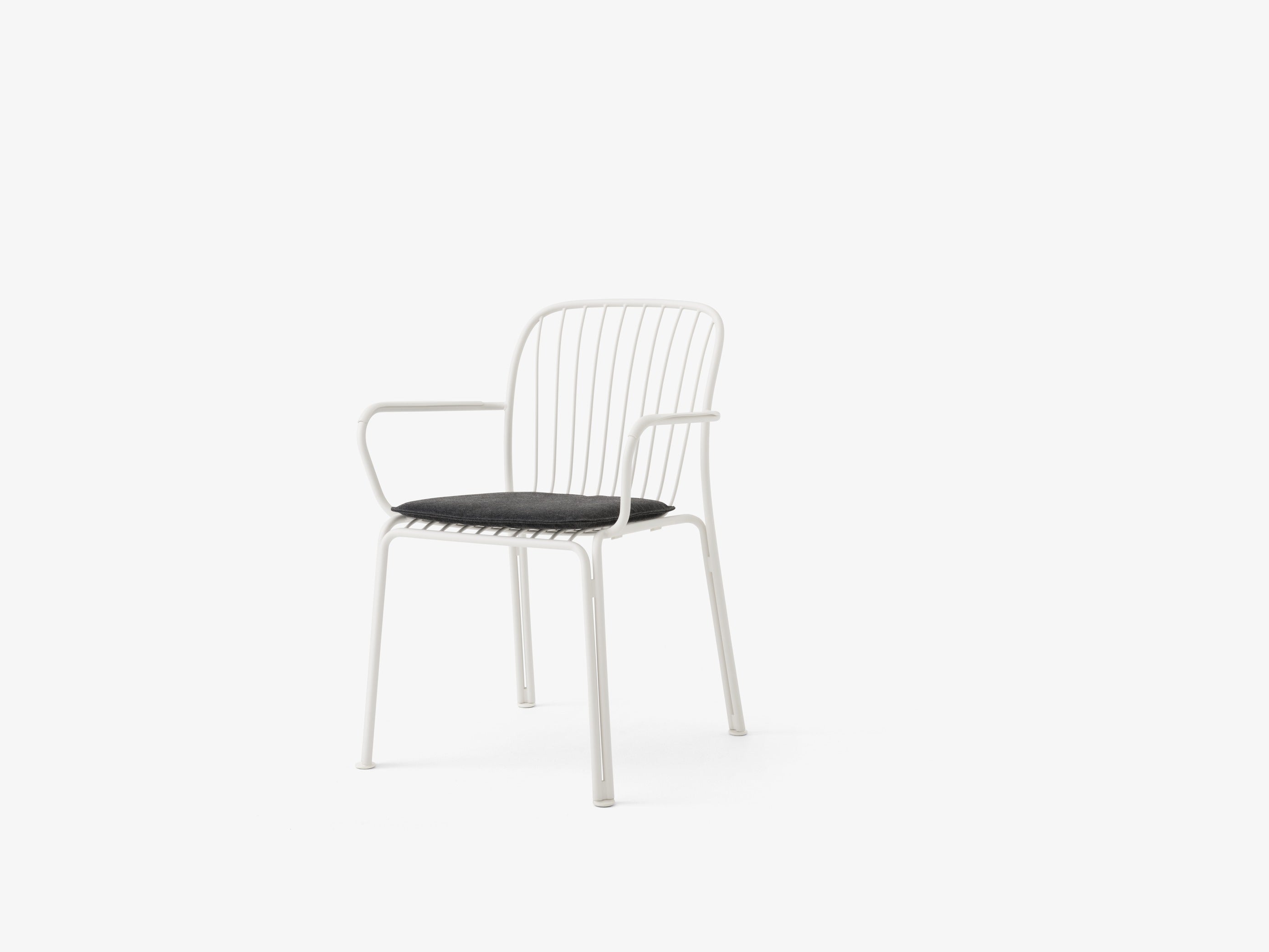 Thorvald Outdoor Armchair SC95 — Thorvald Chair SC95_Ivory_Thorvald Chair SC94-SC95 Seat Pad_Heritage Char_Angled front