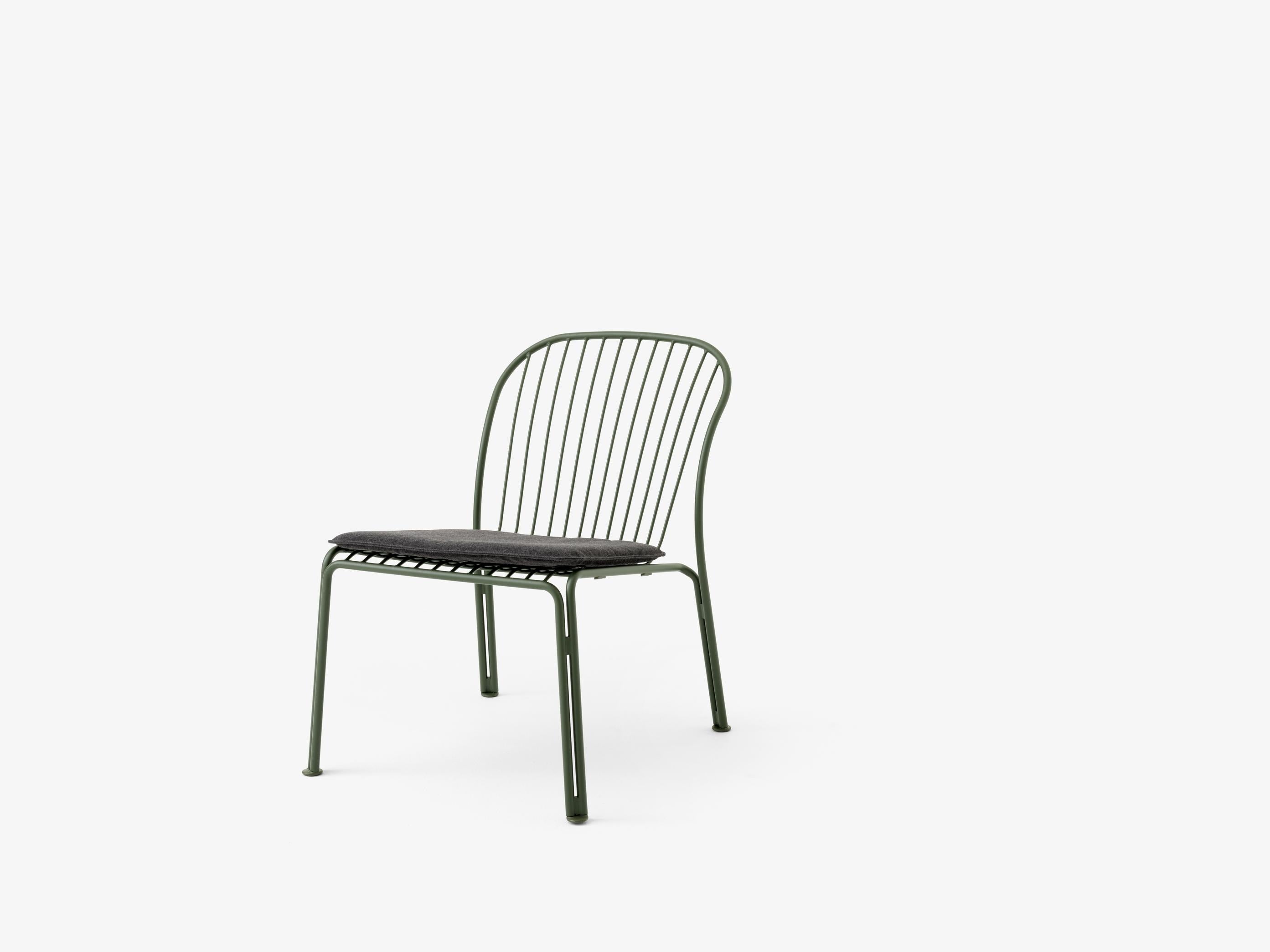 Cushion Thorvald Outdoor Lounge Chair & Armchair SC100 — Thorvald Lounge Chair SC100_Bronze Green_Thorvald Lounge Chair SC100-SC101 Seat Pad_Heritage Char_Angled front