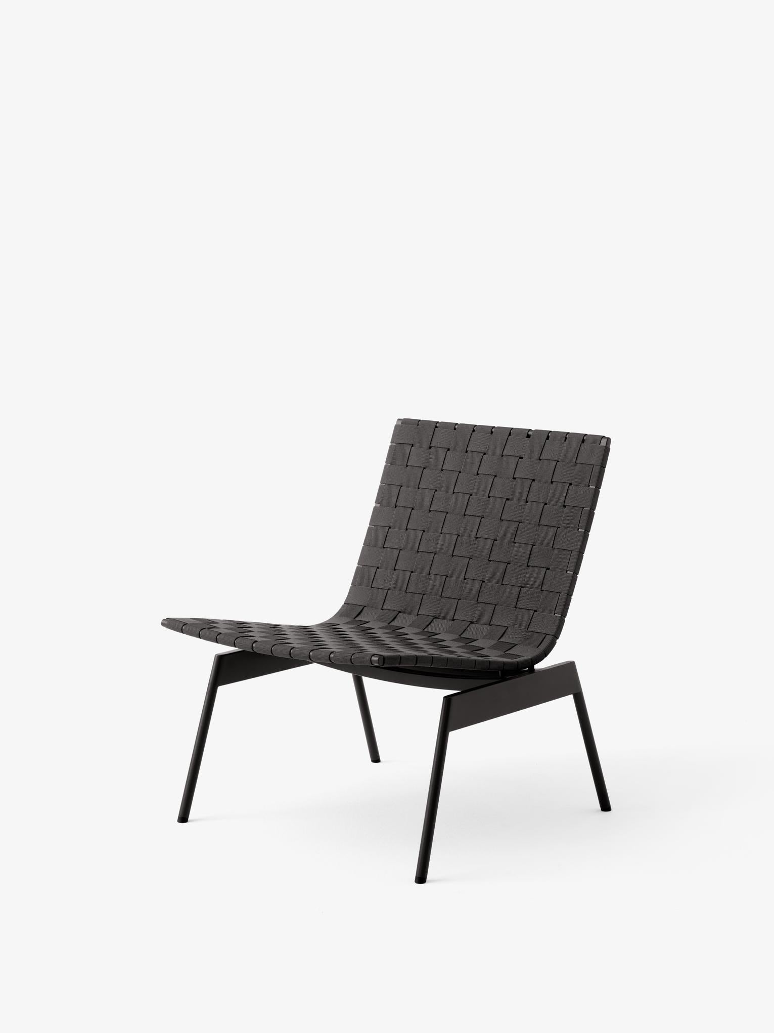Cushion Ville Outdoor AV44 — Ville Outdoor Lounge Chair AV44_Warm Black_Angled Front