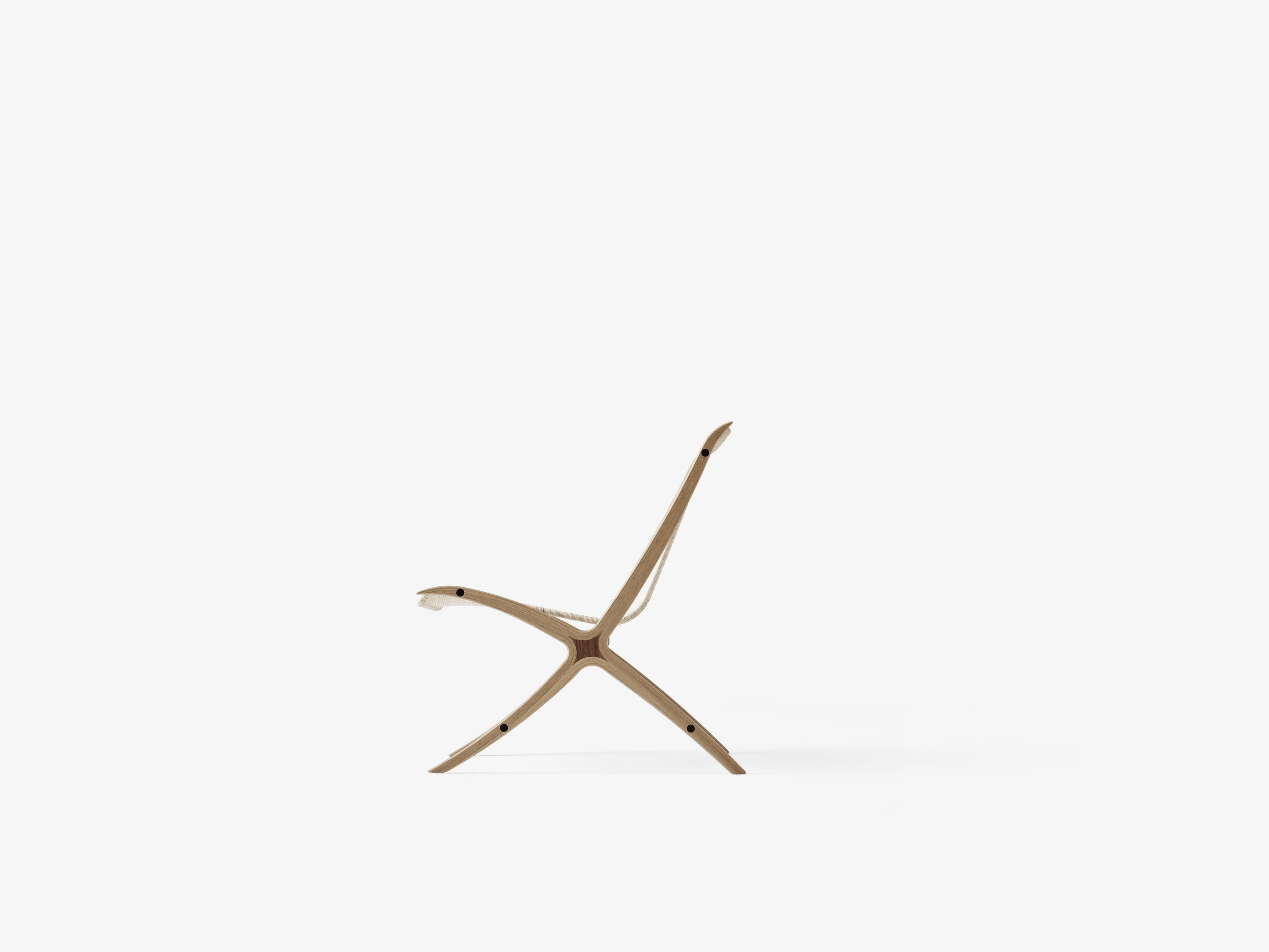 Butaca &Tradition X Lounge Chair HM10 de Hvidt & Mølgaard en madera de roble y ratán con diseño escandinavo minimalista; X Lounge Chair HM10 — X HM10_Detail_Side; X Lounge Chair HM10 — X HM10_Side; X Lounge Chair HM10 — X HM10_Direct_Side; X Lounge Chair HM10 — ATD_Retail_2023_X HM10_2