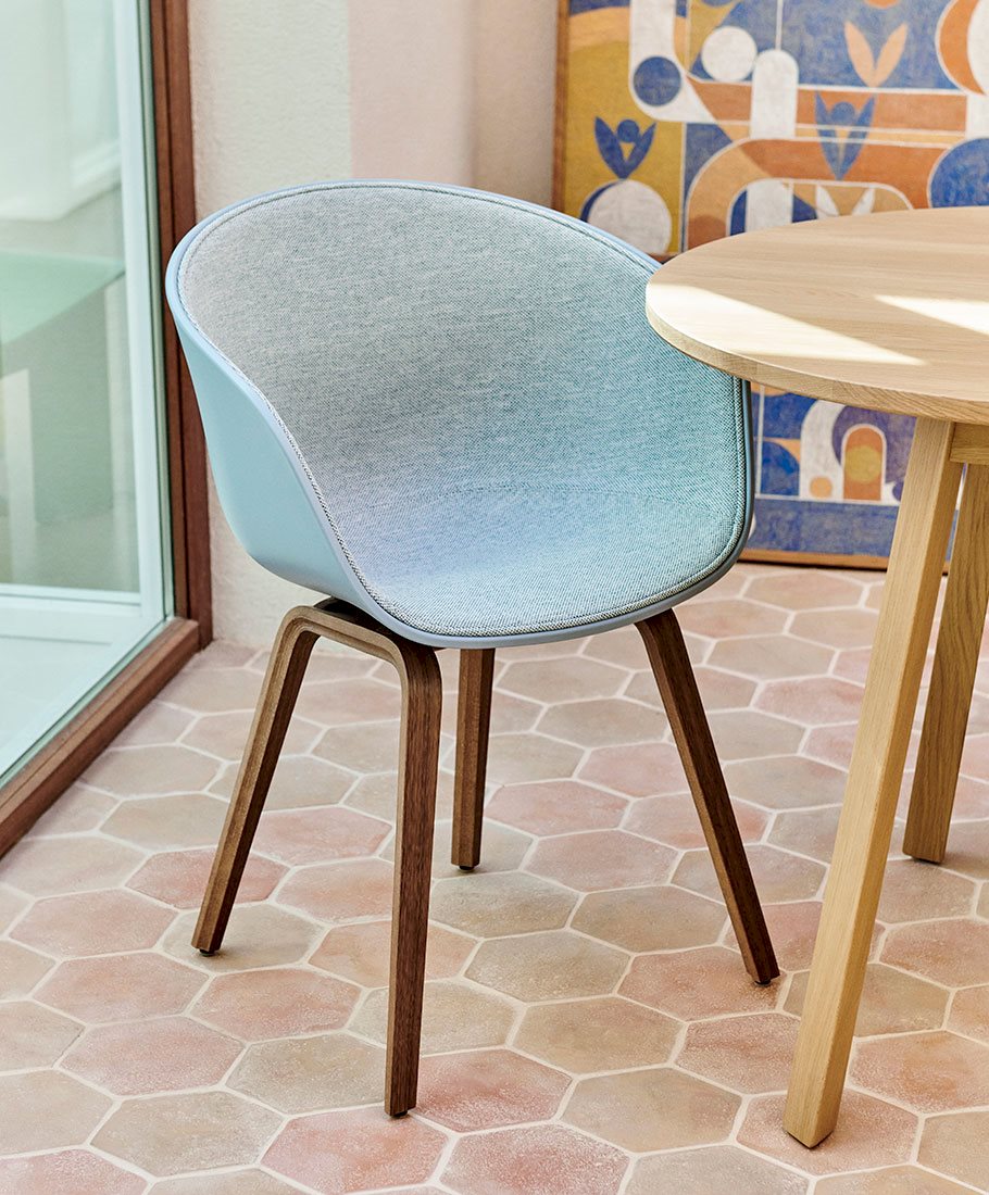 About A Chair AAC 22 - HAY, Hee Welling